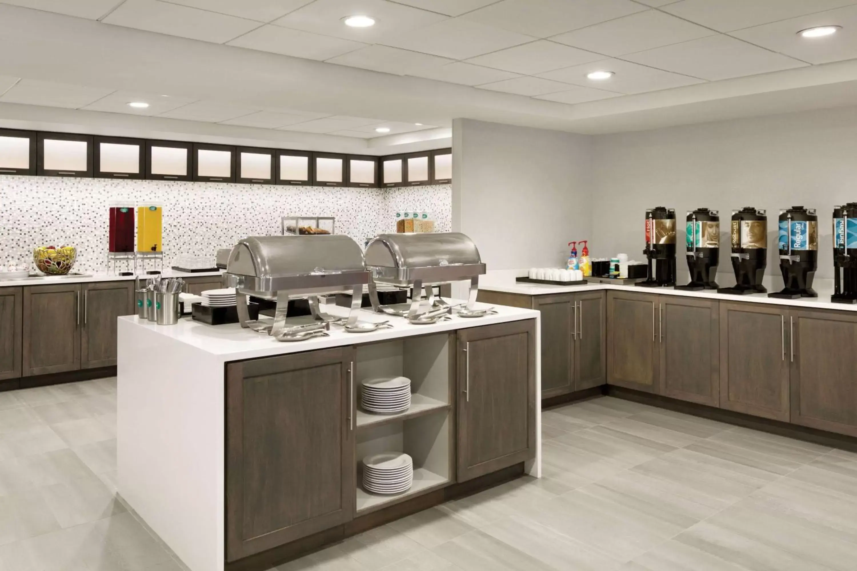 Dining area, Kitchen/Kitchenette in Homewood Suites Williamsburg