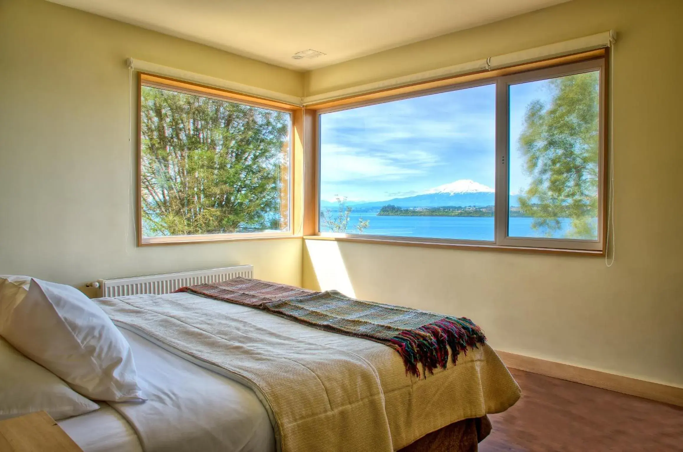 Bedroom, Bed in Hotel Cabaña Del Lago Puerto Varas Bedroom, Bed in Hotel Cabaña Del Lago Puerto Varas