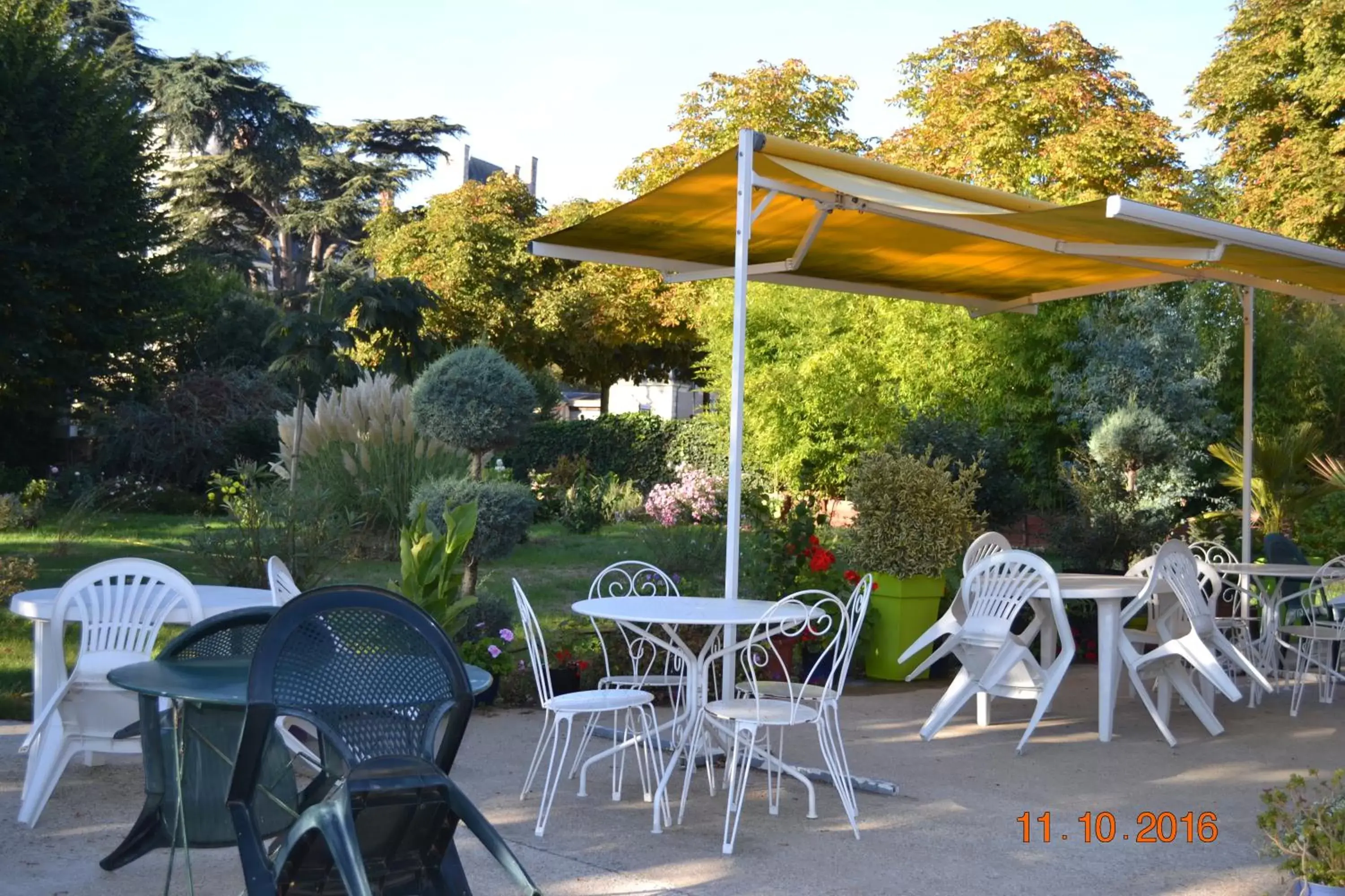 Patio, Restaurant/Places to Eat in Hôtel Le Castel