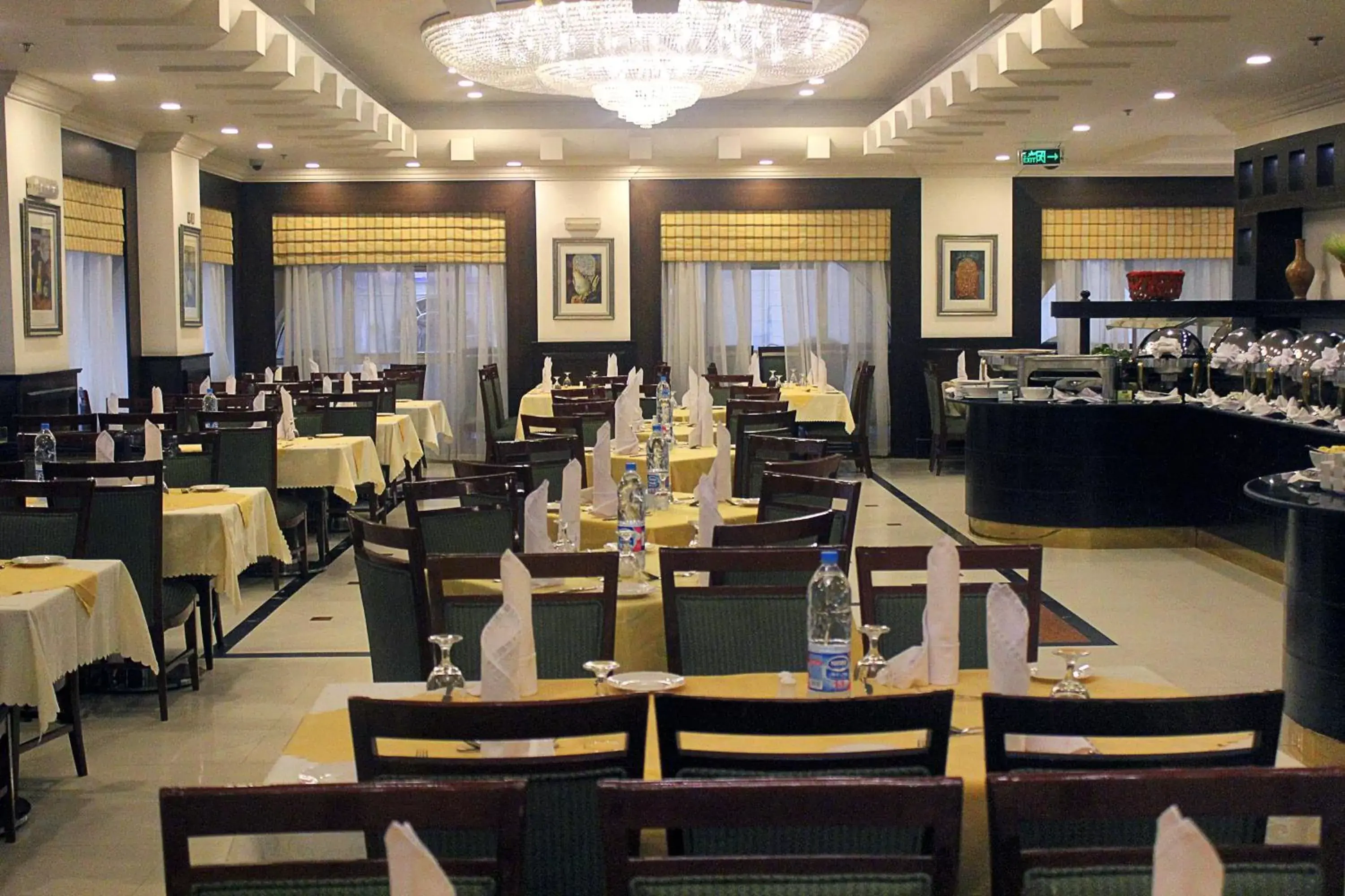 Restaurant/places to eat in Al Rawda Royal Inn