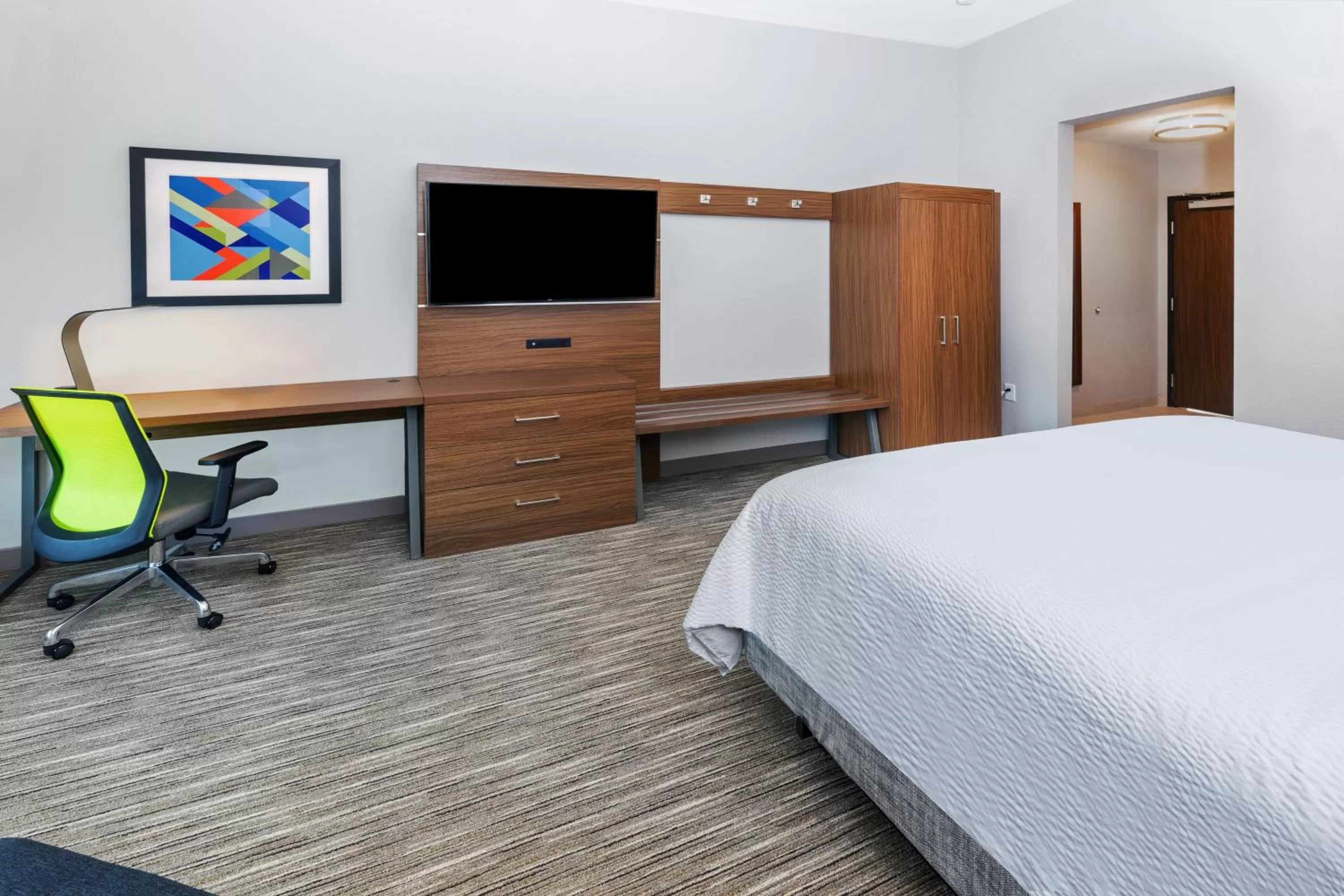 Photo of the whole room, Bed in Holiday Inn Express & Suites - Houston - Downtown North by IHG