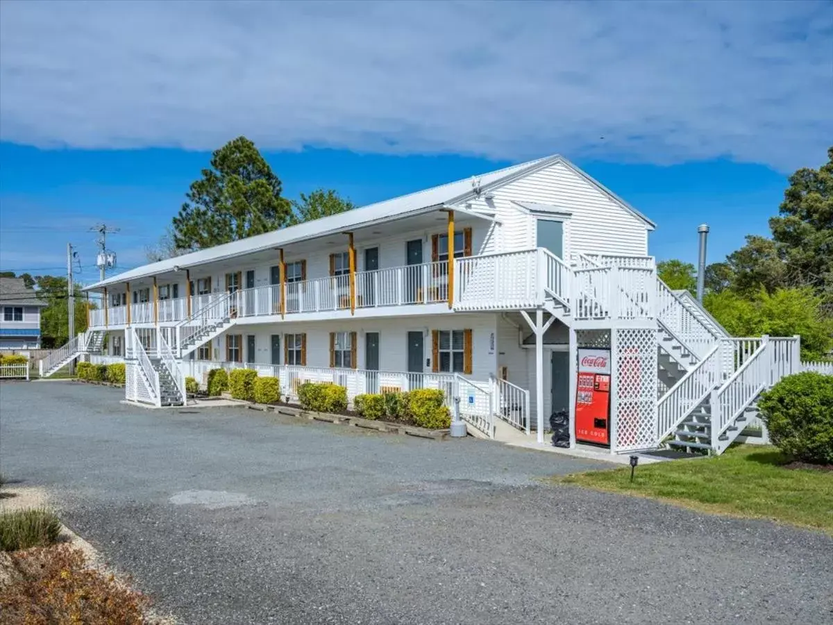 Property Building in Beach Bum West-O Motel