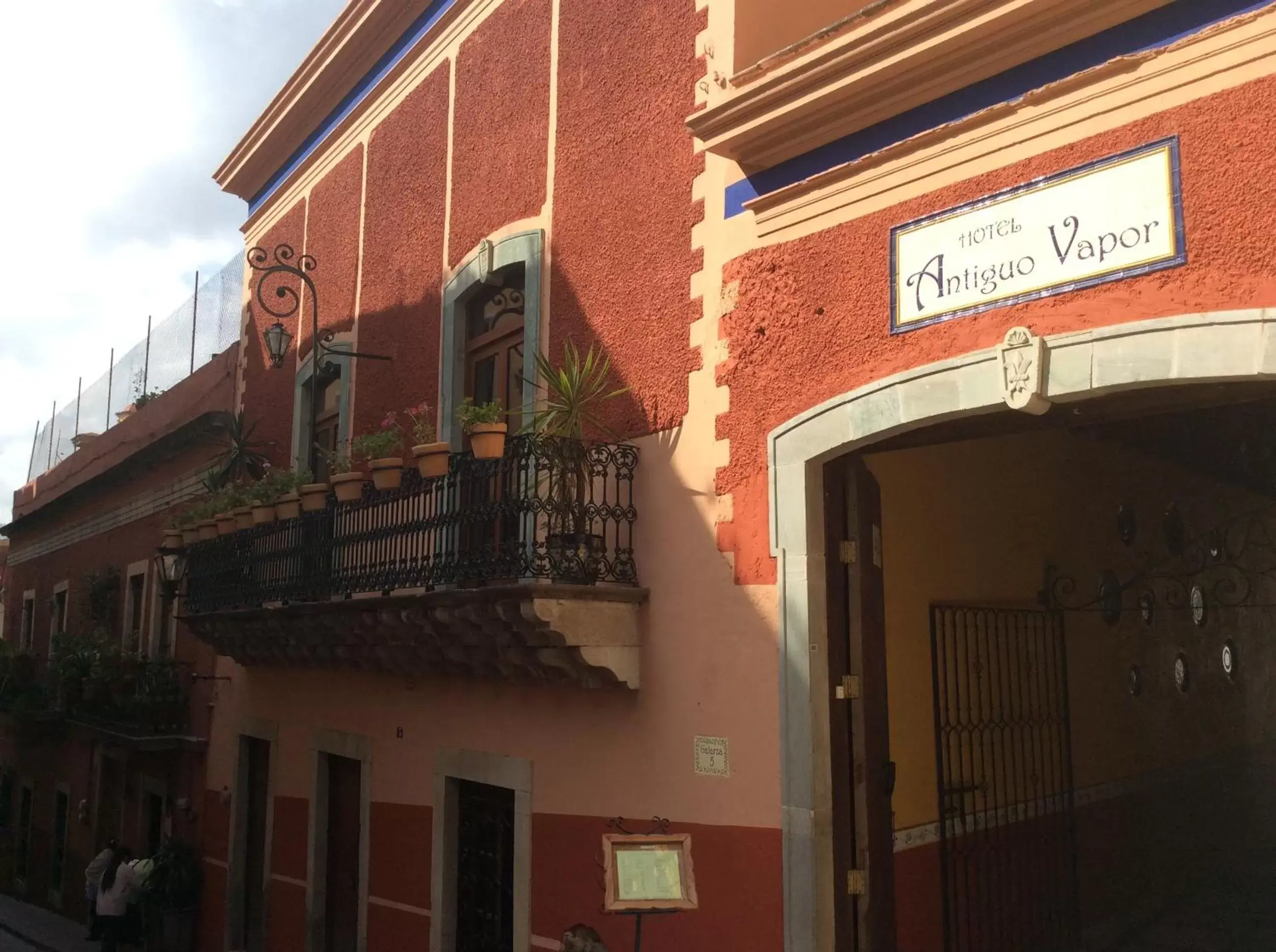 Facade/entrance, Property Building in Hotel Antiguo Vapor Categoría Especial