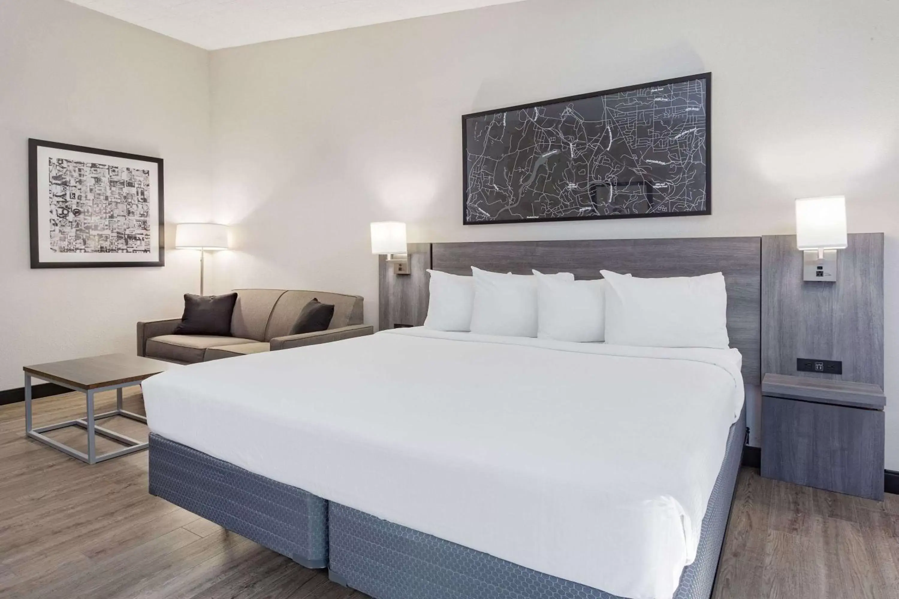 Restaurant/places to eat, Bed in Ramada by Wyndham Windsor Locks