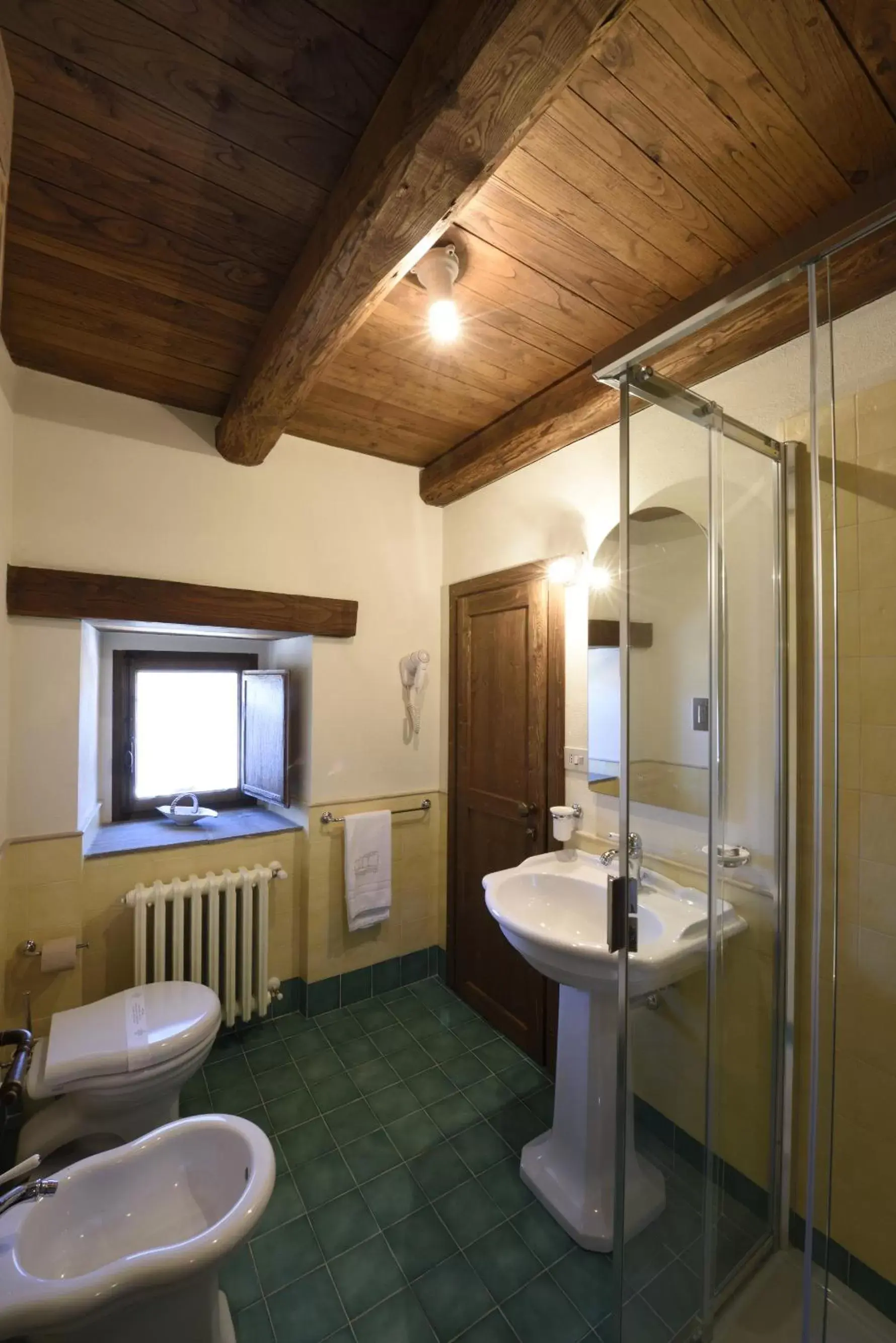 Bathroom in Borgotufi Albergo Diffuso