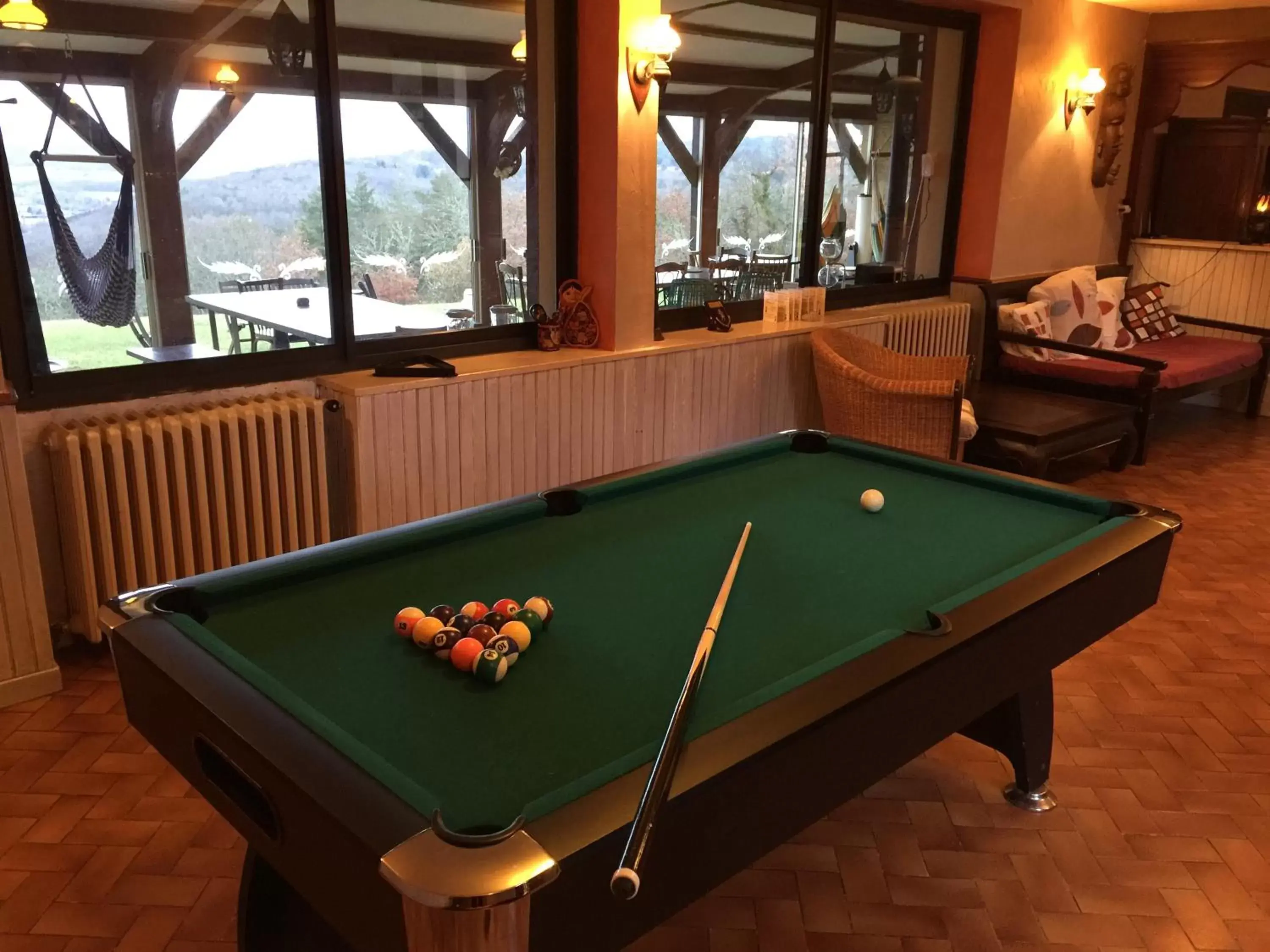 Communal lounge/ TV room, Billiards in Domaine de Lascaux