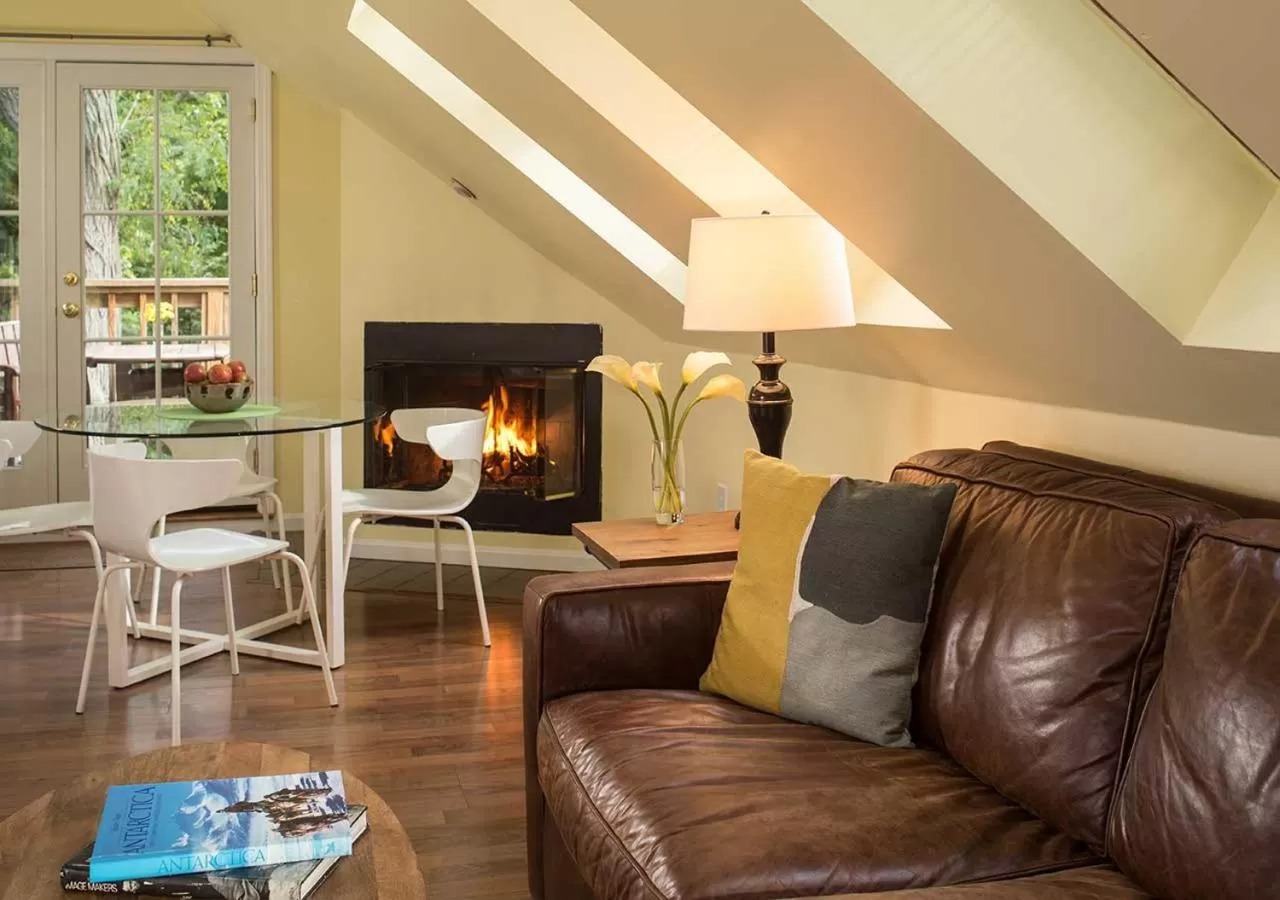 Living room in The Provincetown Hotel at Gabriel's