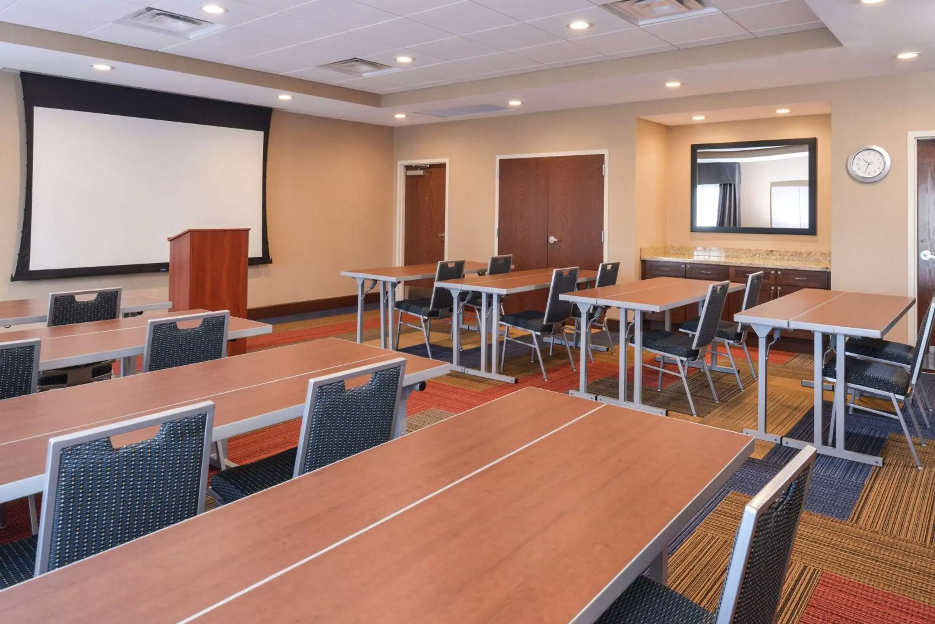 Meeting/conference room in Hampton Inn & Suites by Hilton Lonoke