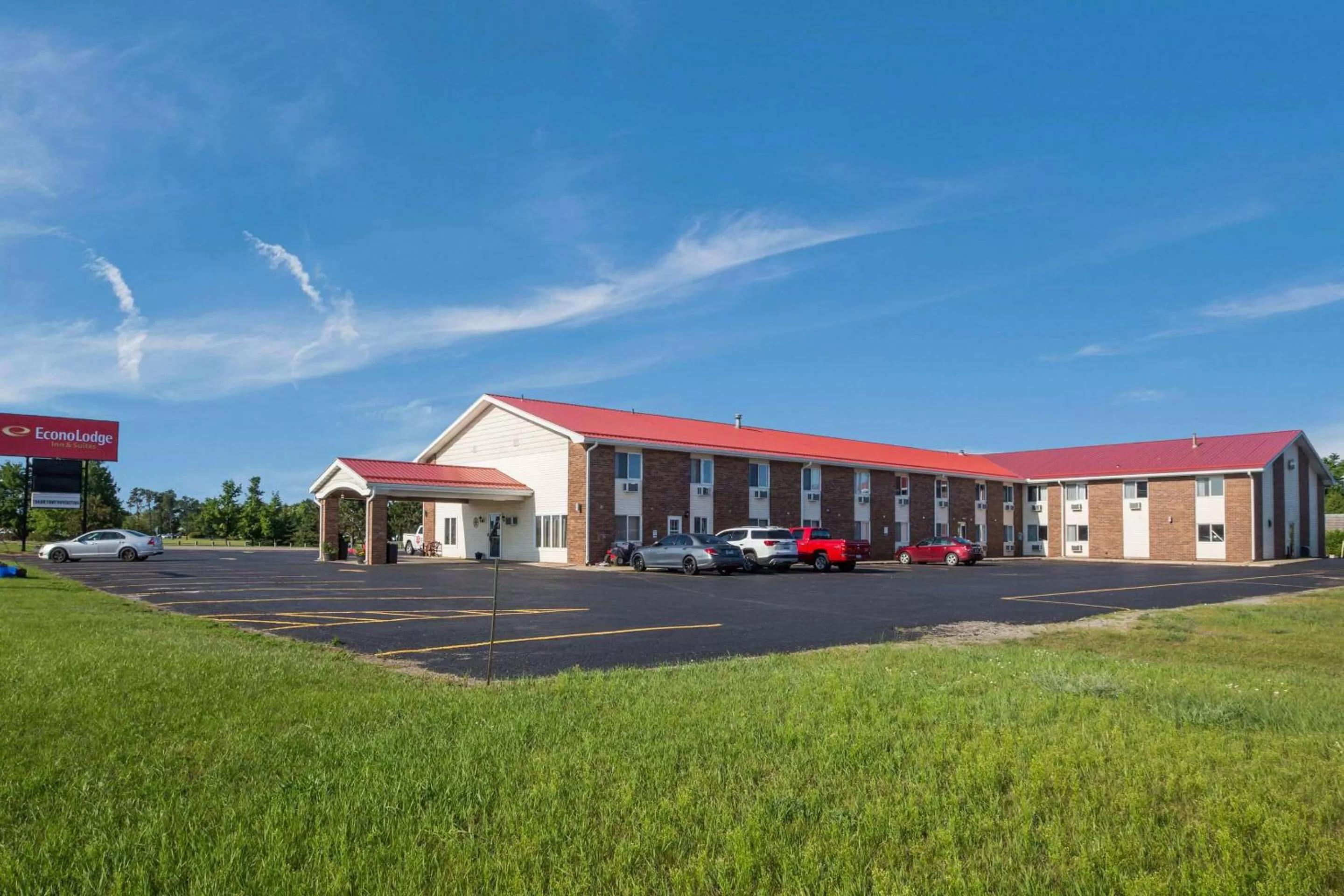 Property building in Econo Lodge Inn & Suites Escanaba North
