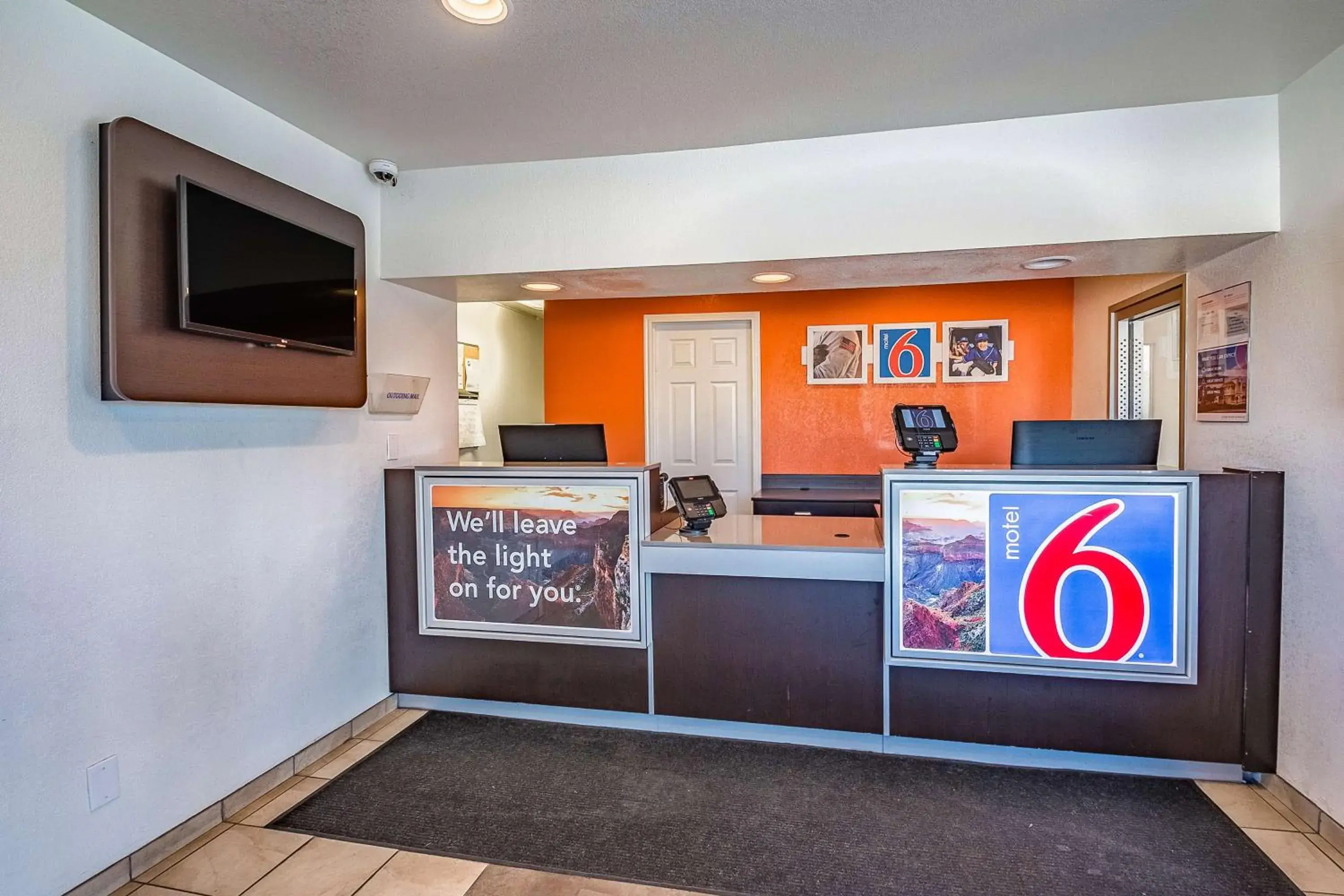TV and multimedia, Lobby/Reception in Motel 6-Salt Lake City, UT - West - Airport