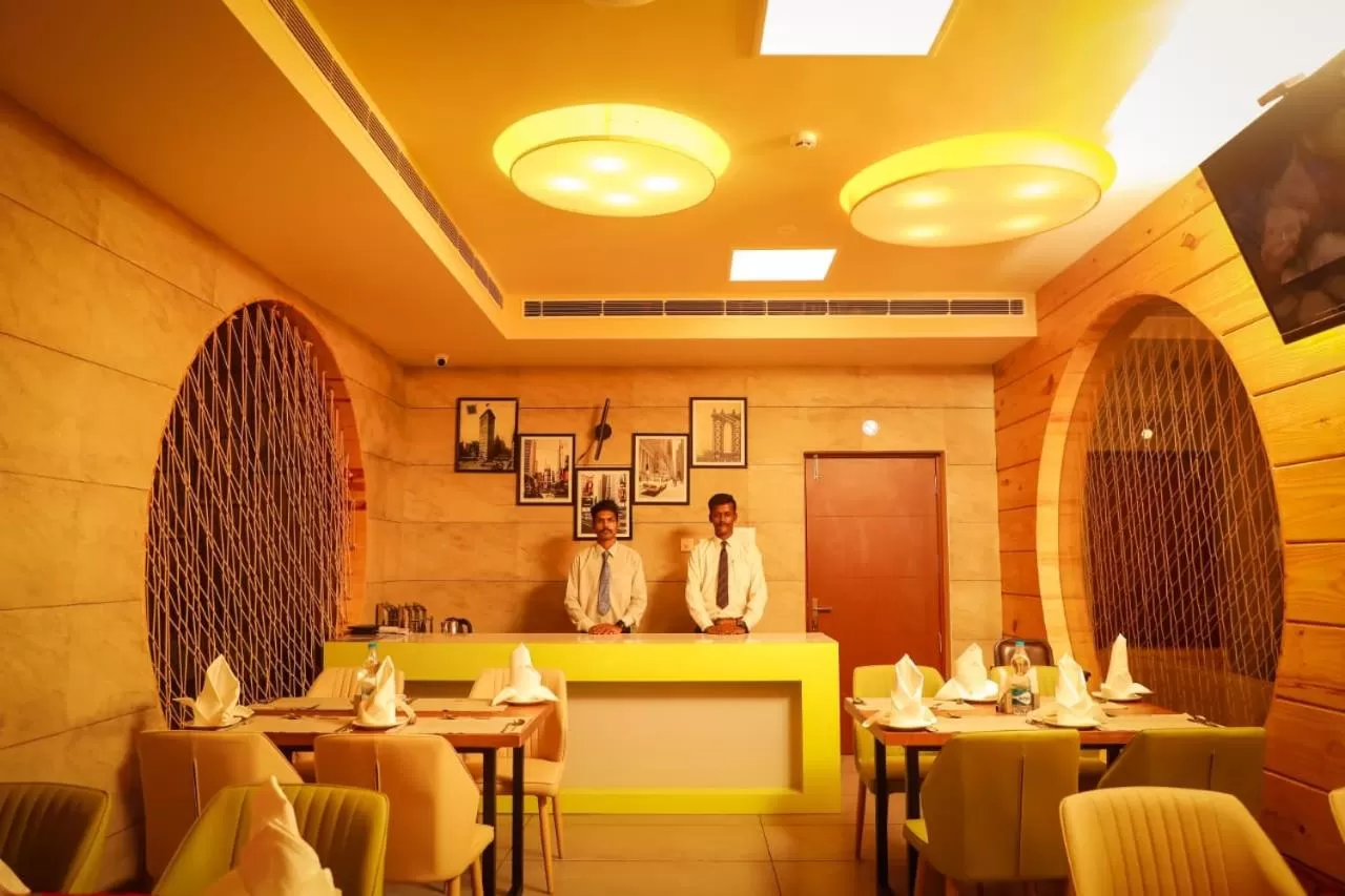 Lobby or reception, Restaurant/Places to Eat in Hotel New York Square