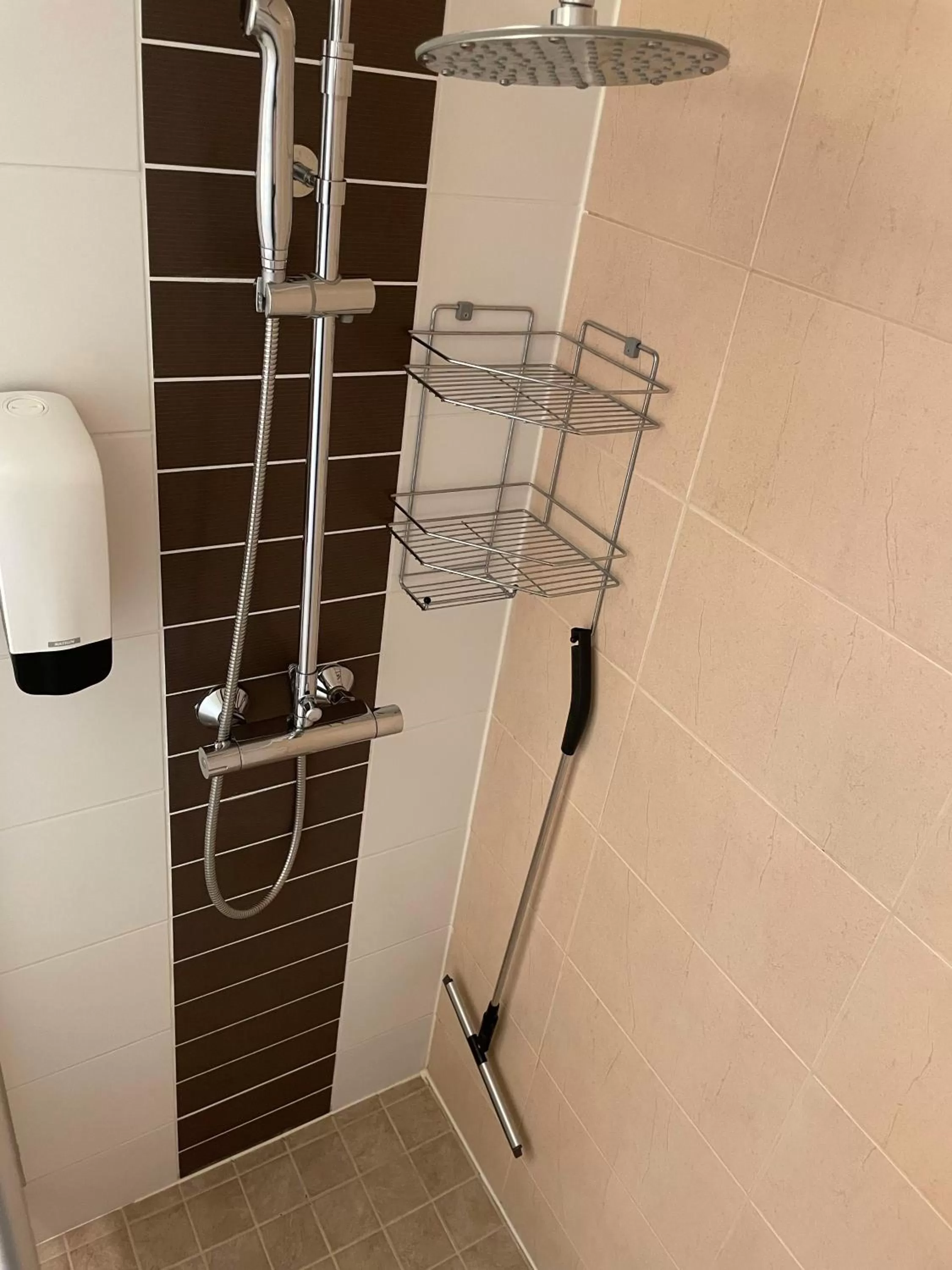 Shower in Lapin Satu