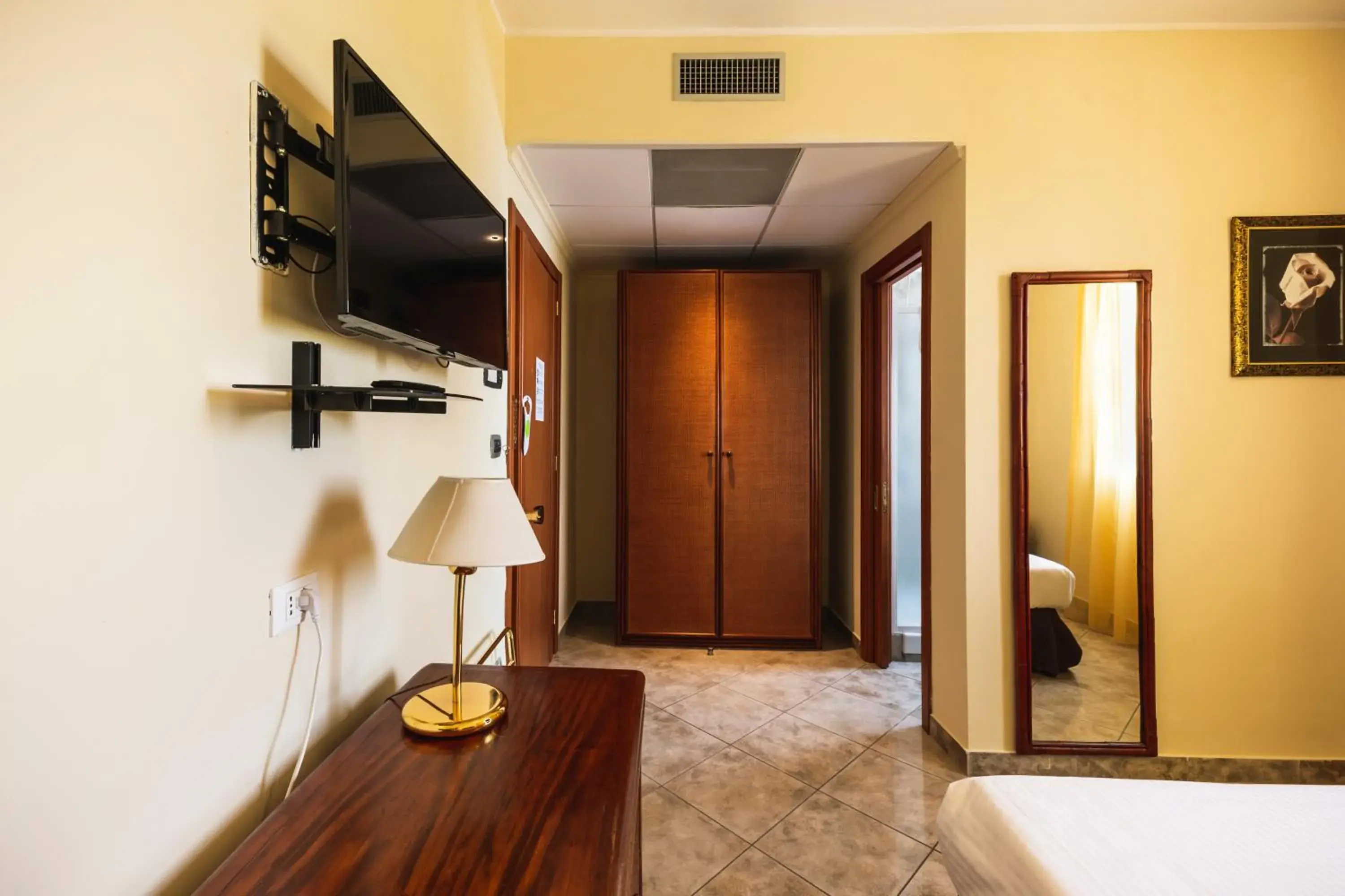 TV and multimedia, TV/Entertainment Center in Hotel Ara Solis