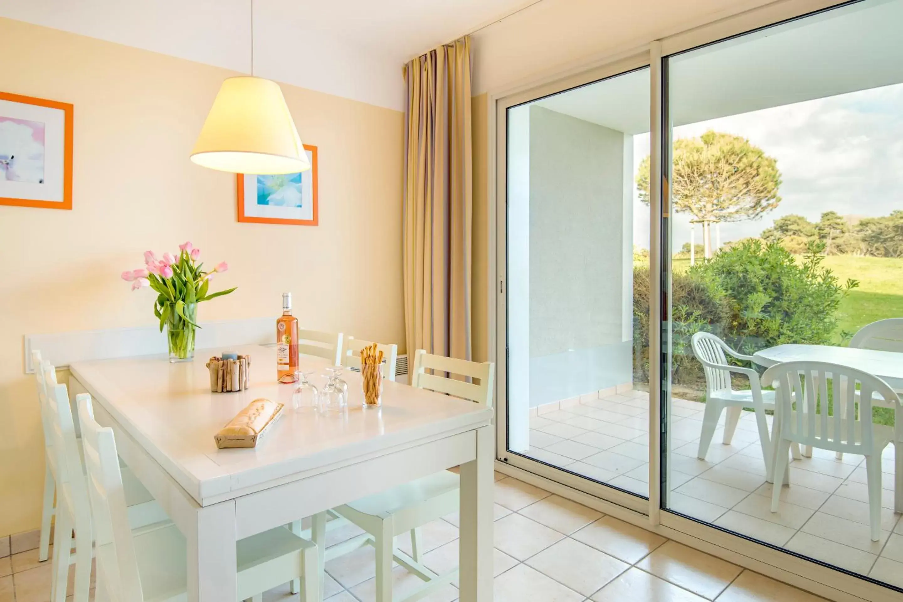 Dining Area in Lagrange Vacances L’Estran