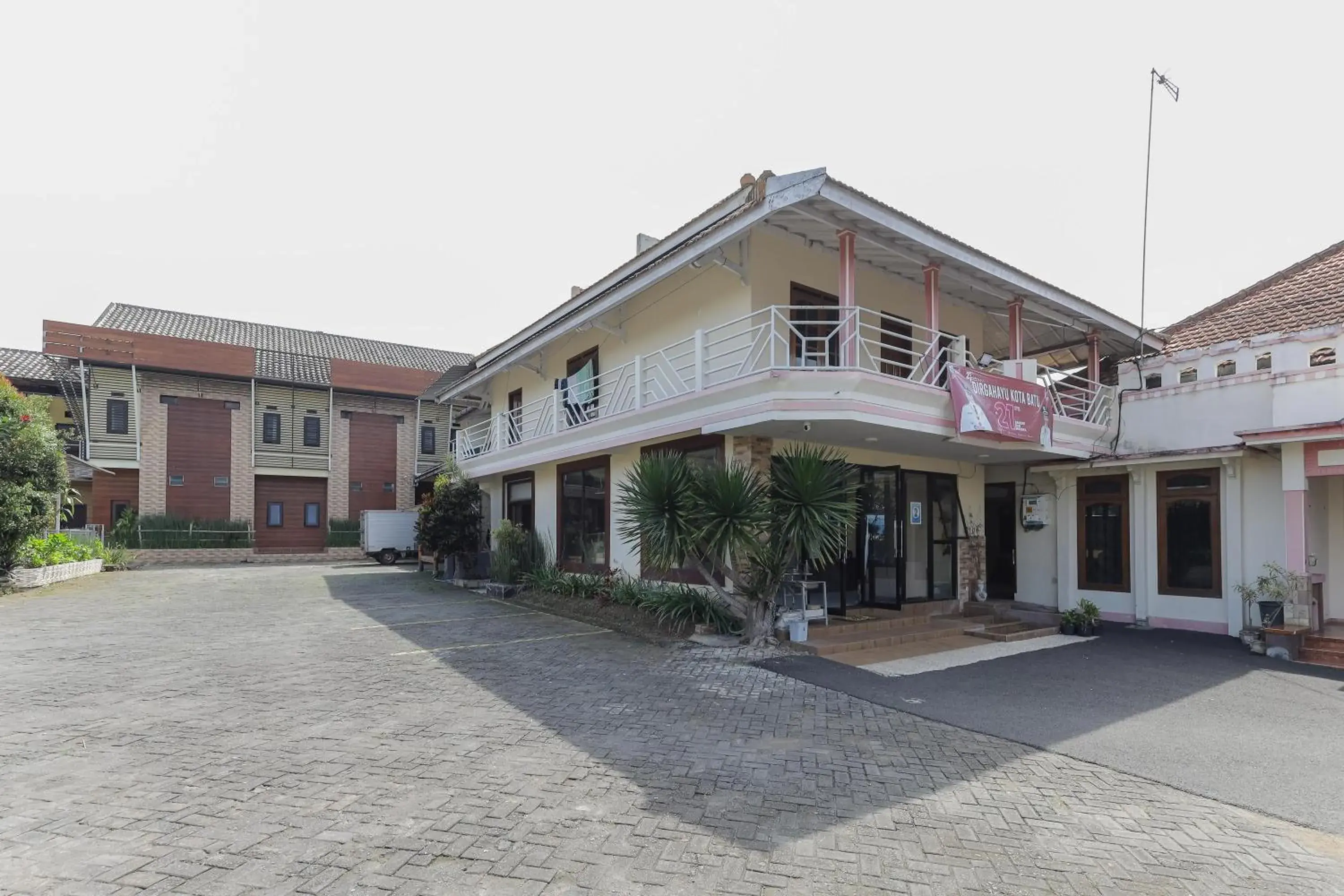 Property Building in OYO 564 Bunga Matahari Guest House And Hotel