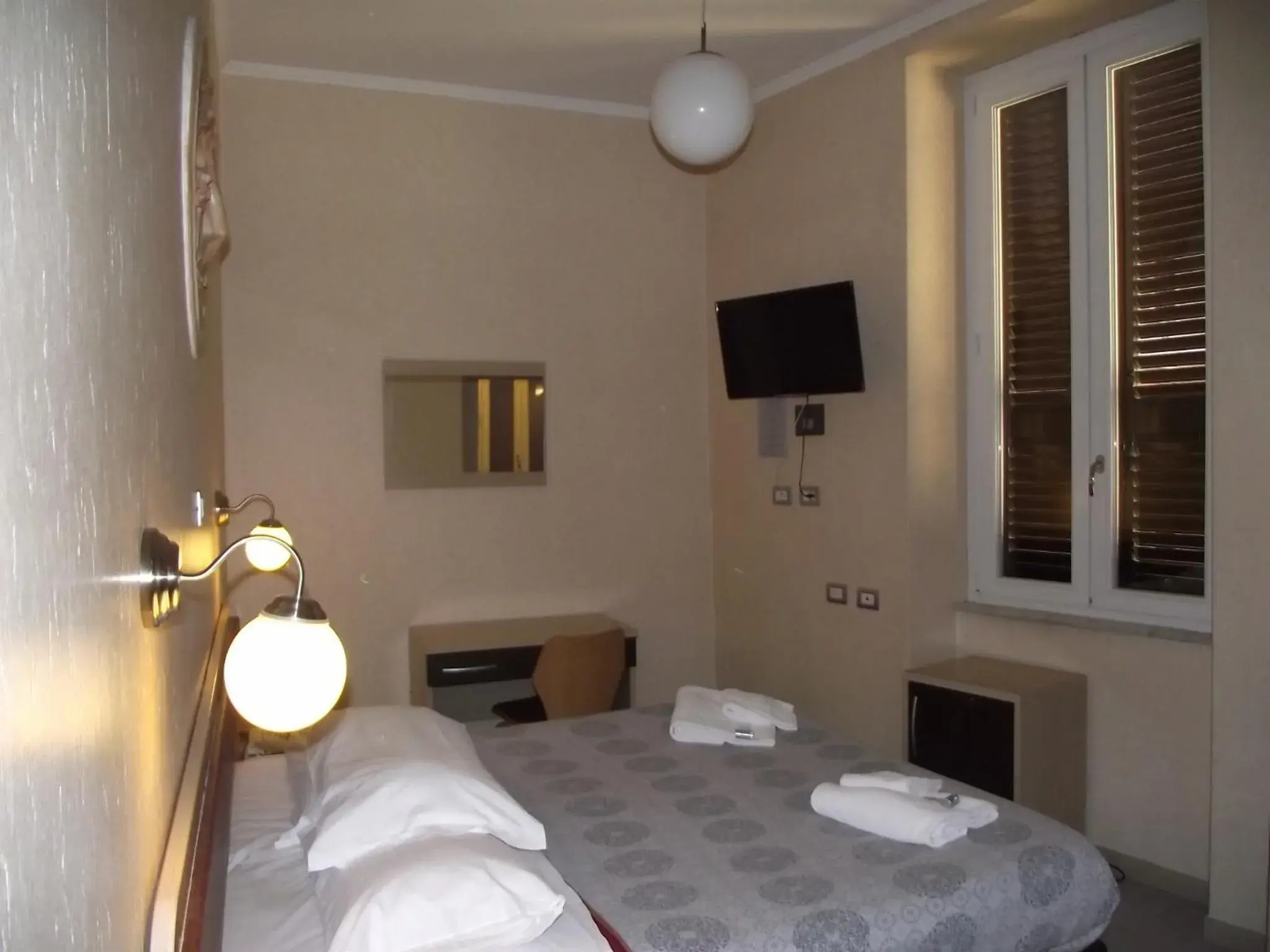 Photo of the whole room, Bed in Hotel Elide