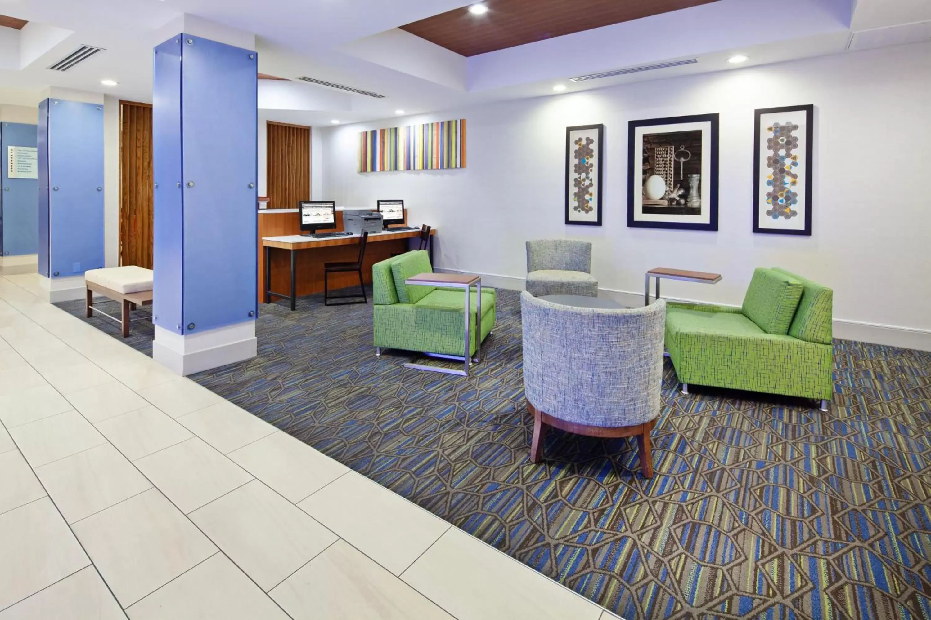 Property building in Holiday Inn Express & Suites Clovis Fresno Area by IHG Property building in Holiday Inn Express & Suites Clovis Fresno Area by IHG