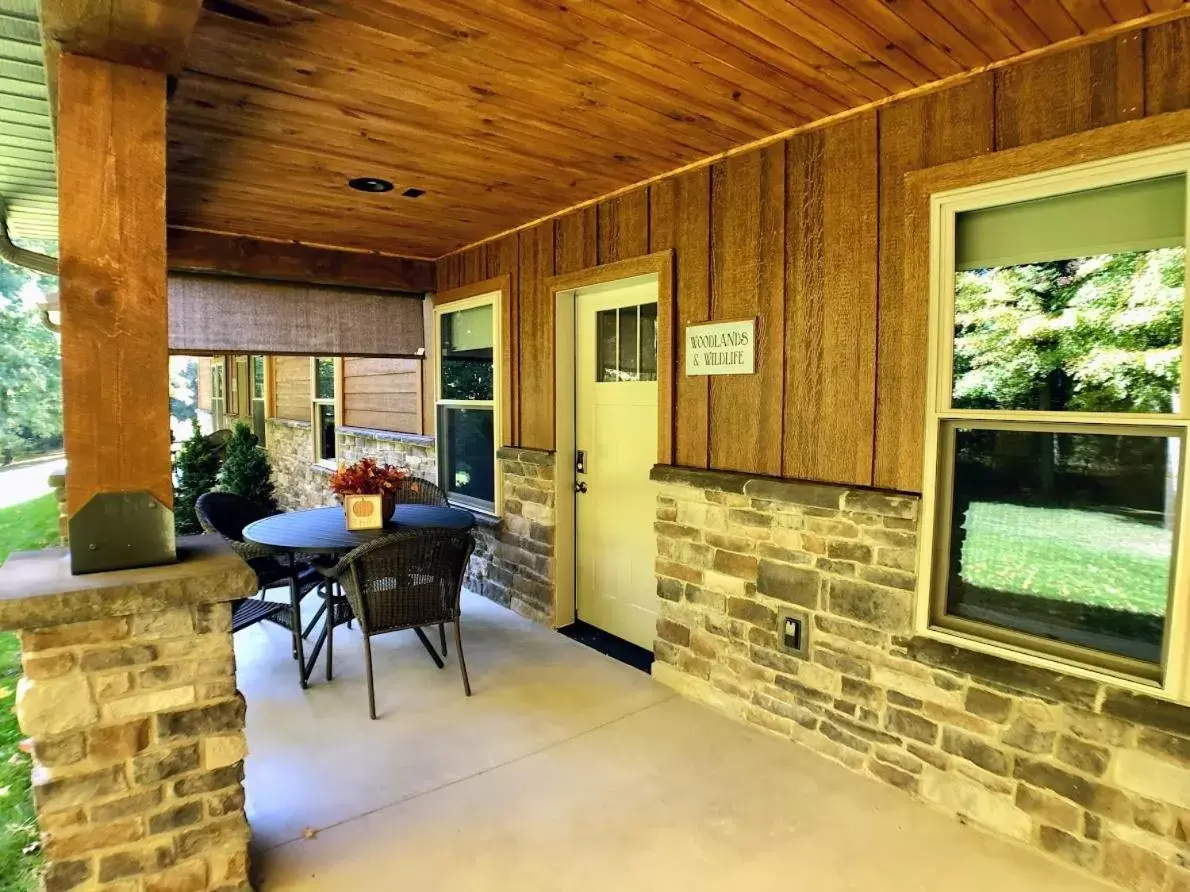 Sojourner's Lodge & Log Cabin Suites