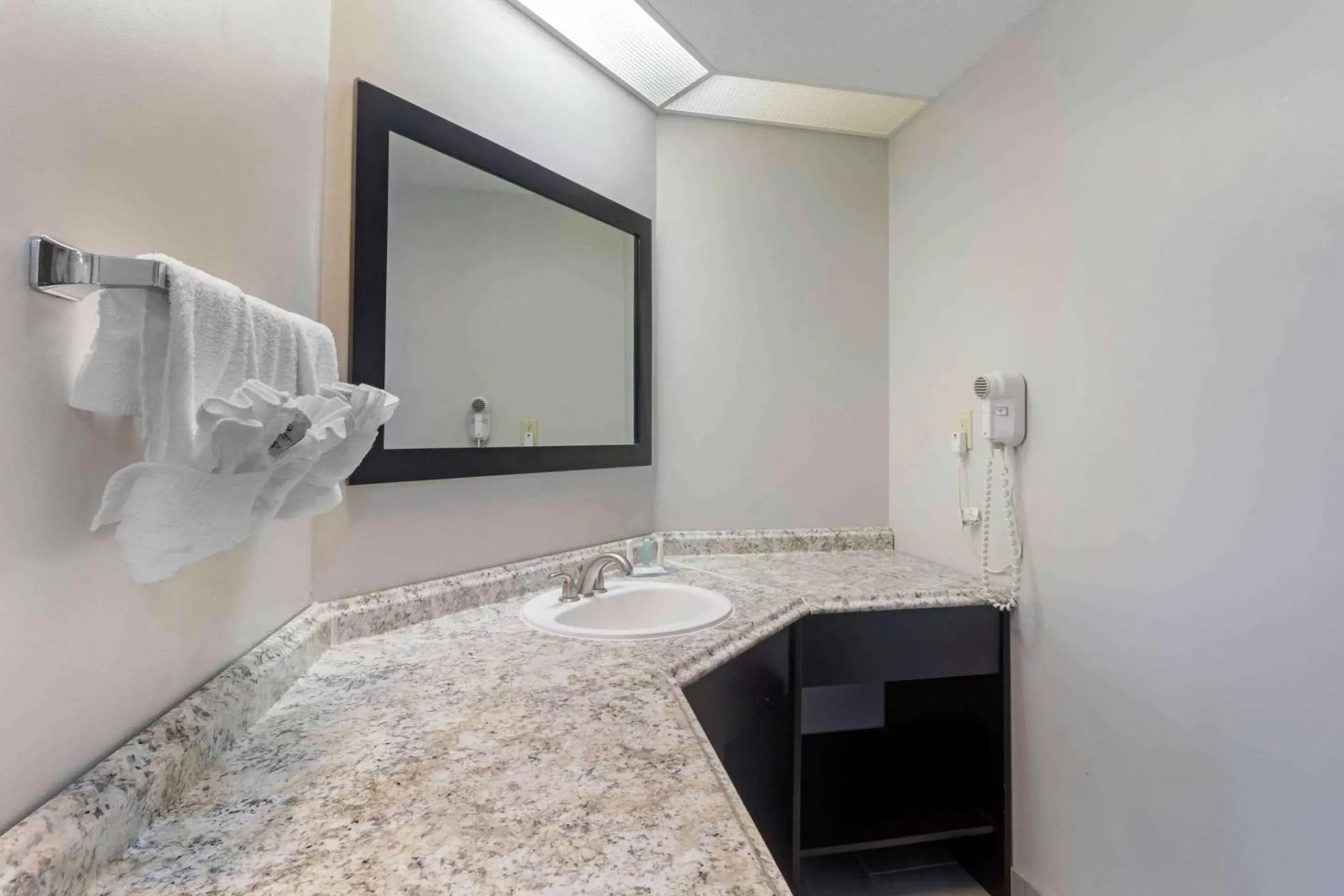 Bathroom in Sleep Inn & Suites West Knoxville