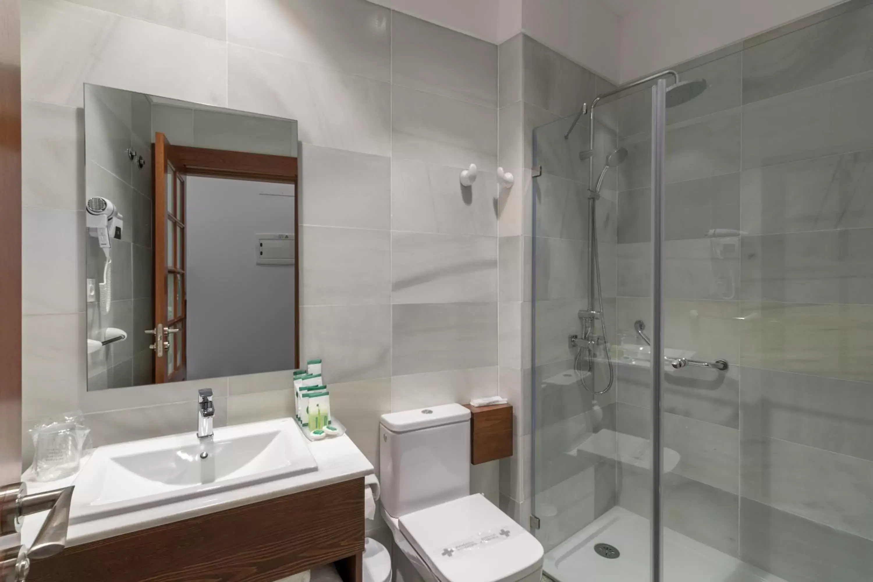 Standard Twin Room with Sea View in Hotel Emblemático Holiday Time Standard Twin Room with Sea View in Hotel Emblemático Holiday Time