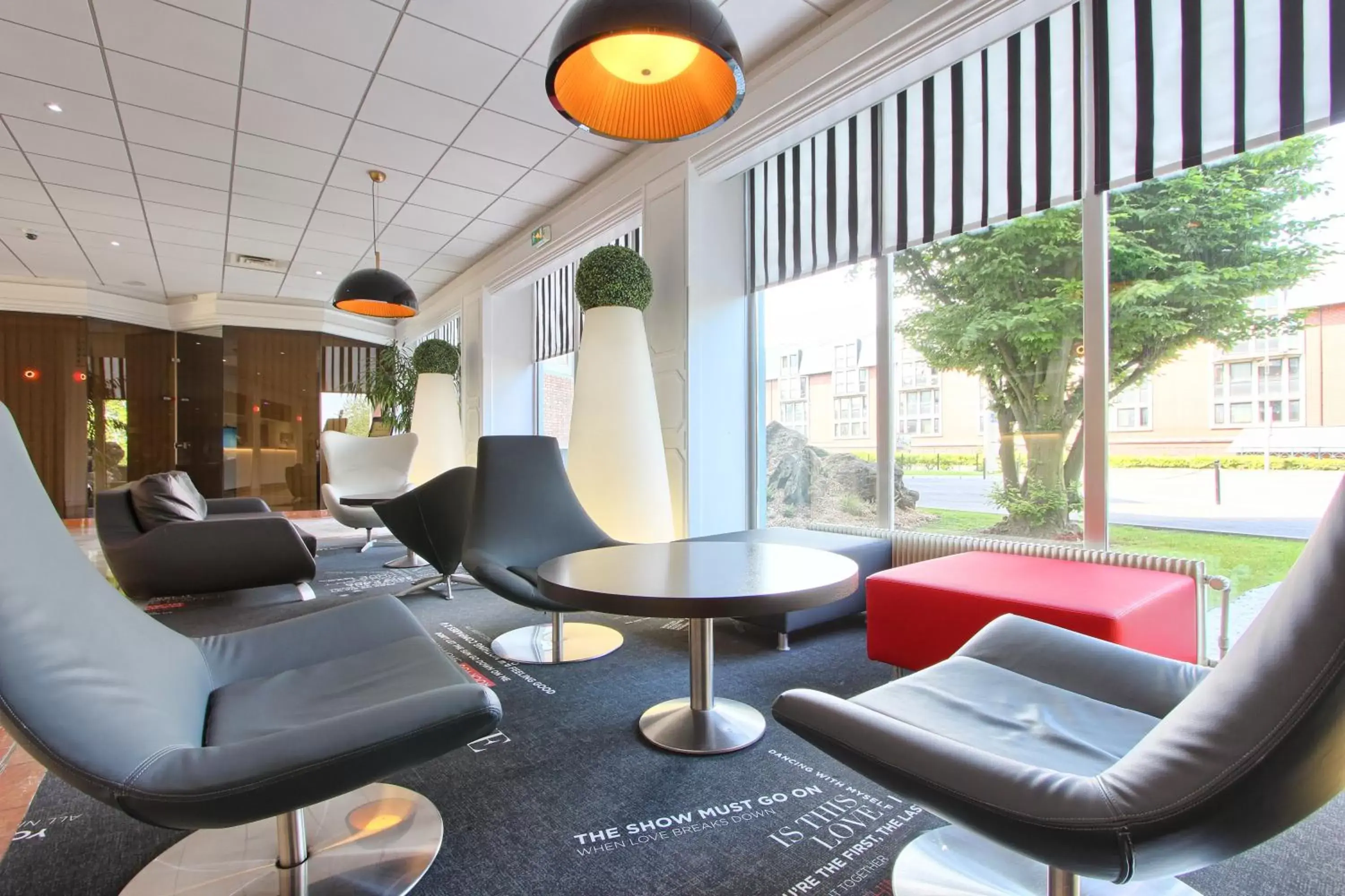 Lobby or reception in Hotel Inn Paris CDG Airport - ex Best Western