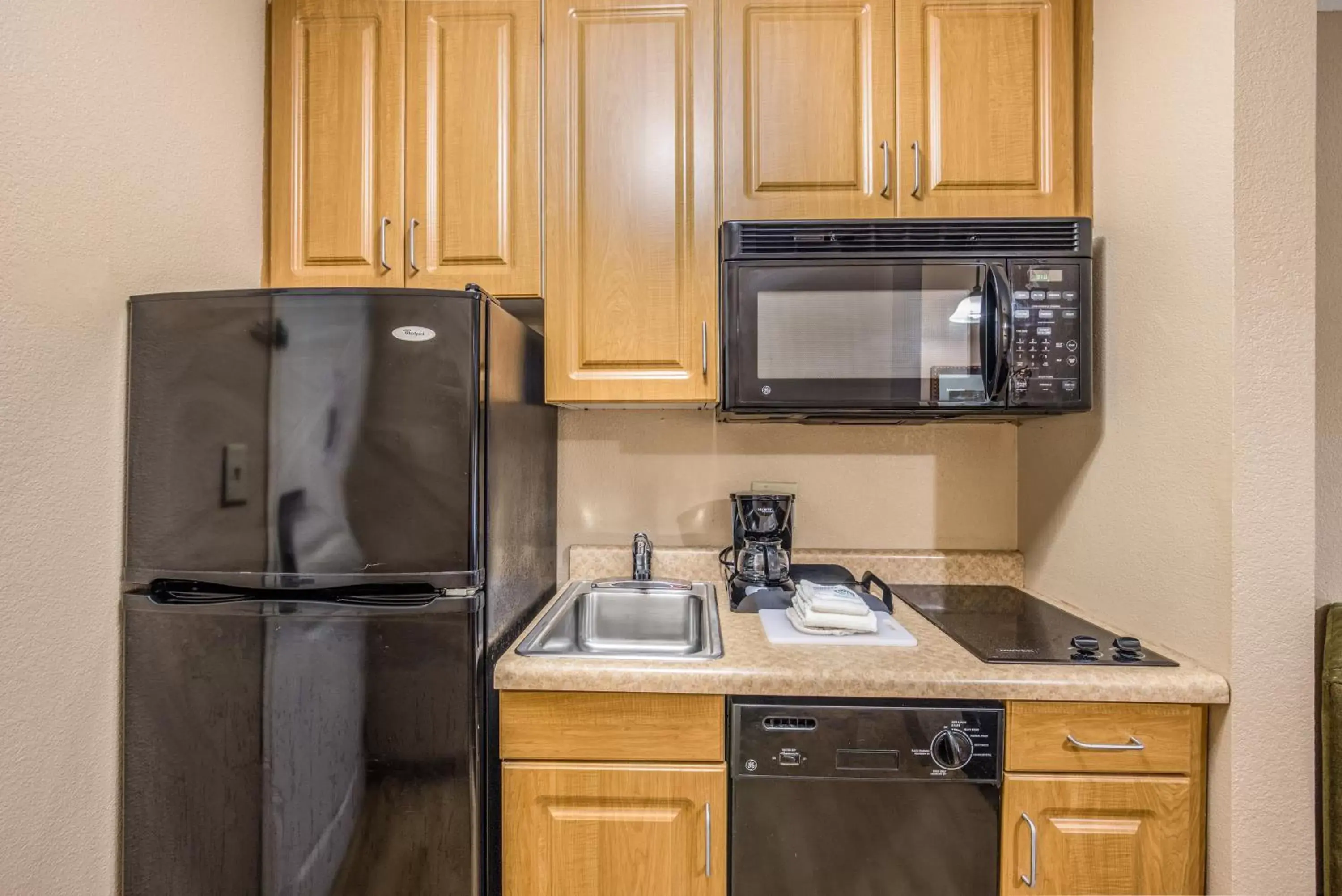 Kitchen or kitchenette, Kitchen/Kitchenette in MainStay Suites Port Saint Joe