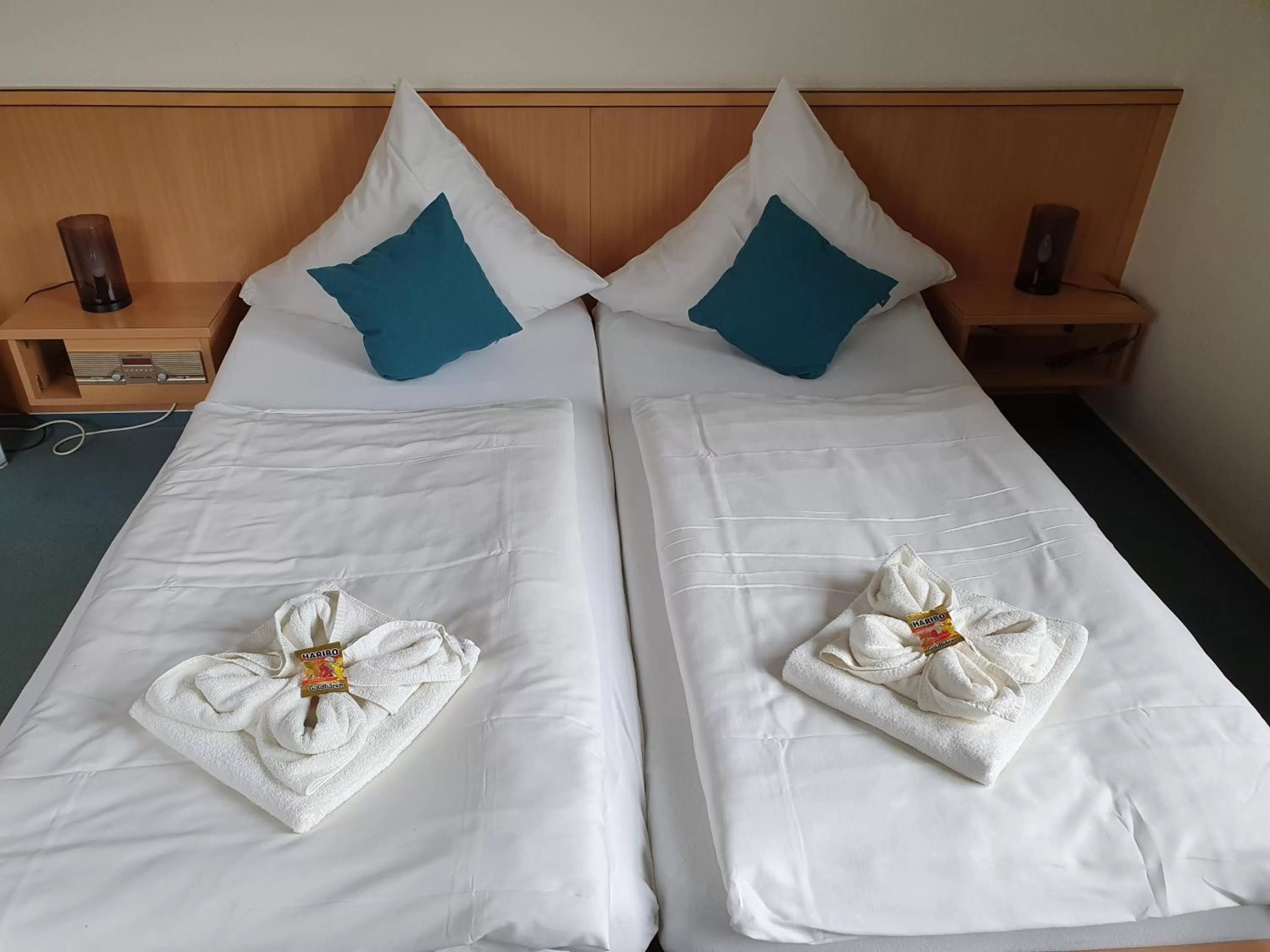 Bed in Olympia Hotel & Restaurant