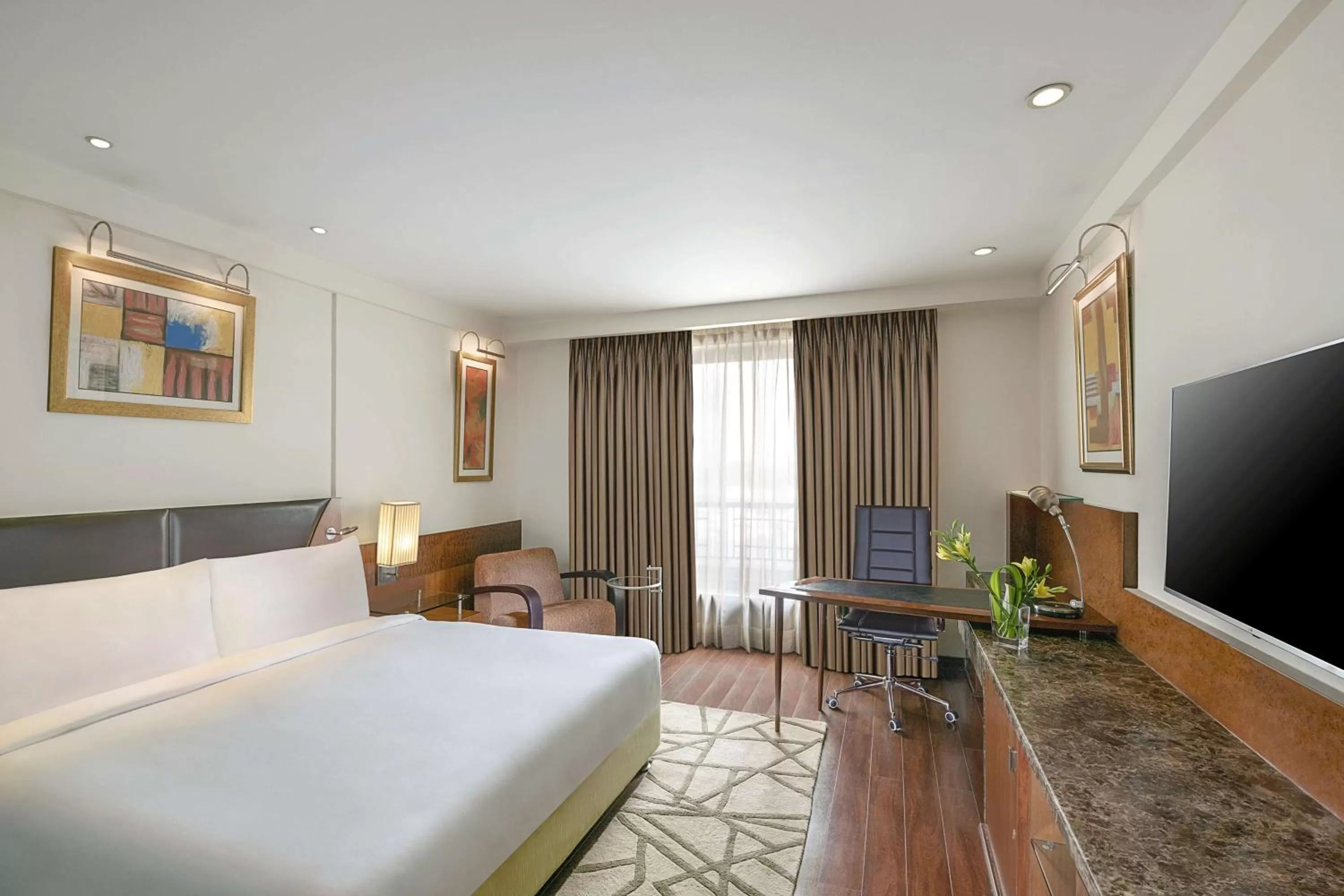 Bedroom, Bed in Radisson Blu Plaza Delhi Airport