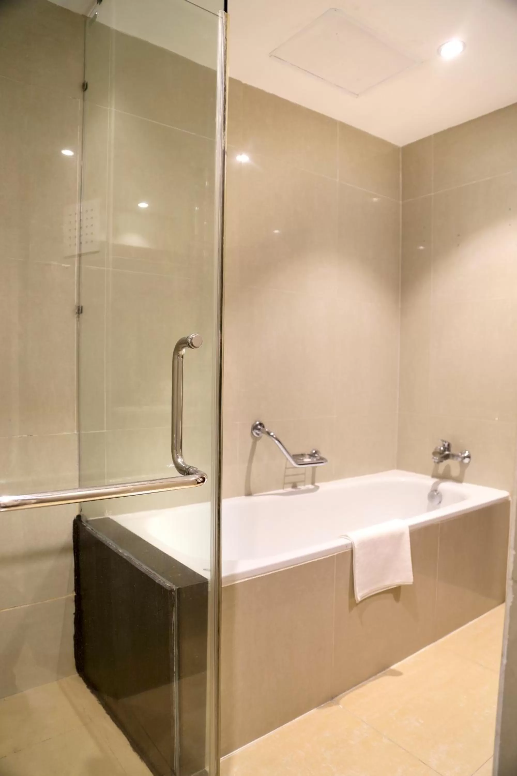 Bathroom in Mon Regency Hotel