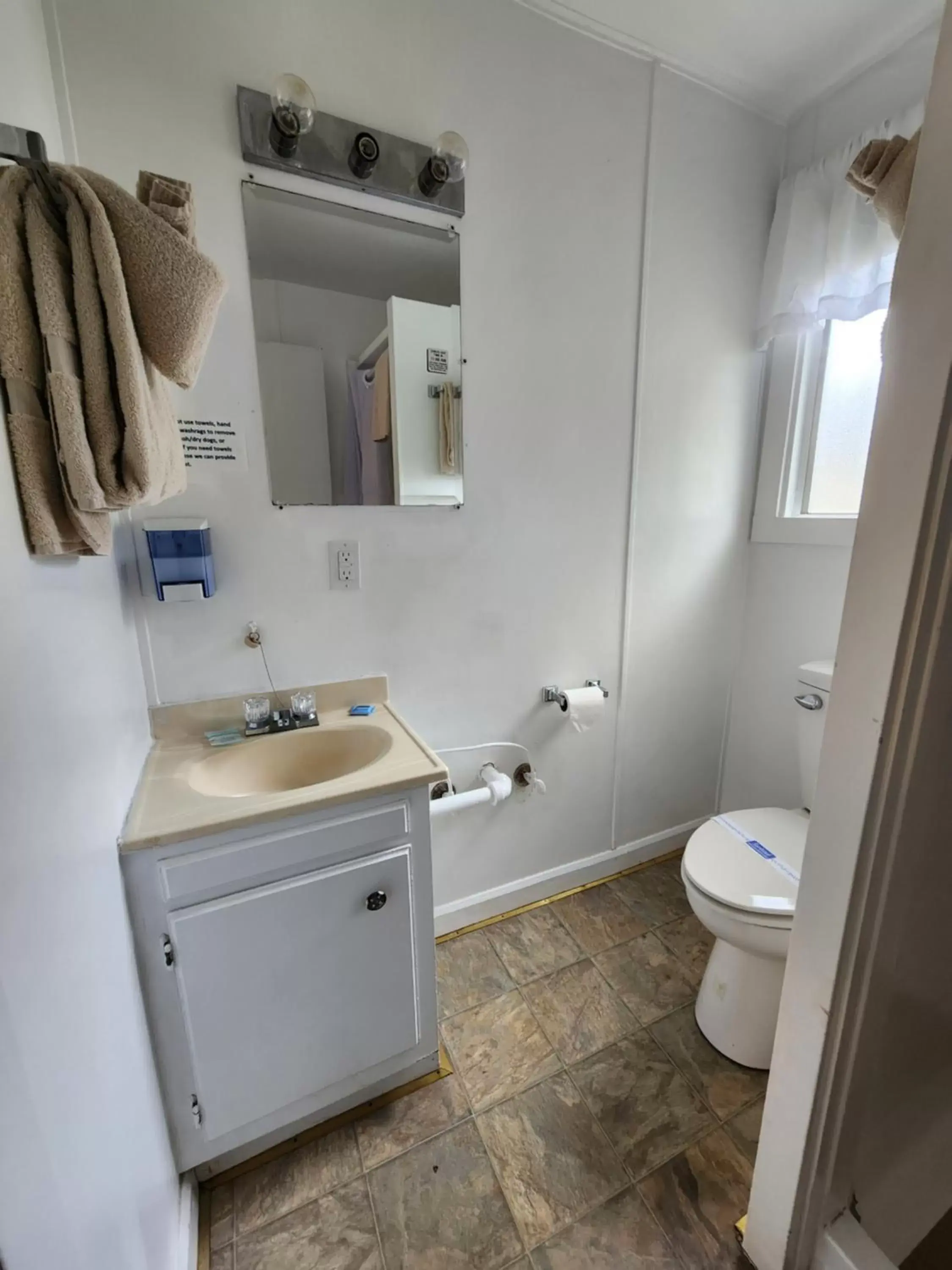 Bathroom in Plainview Motel
