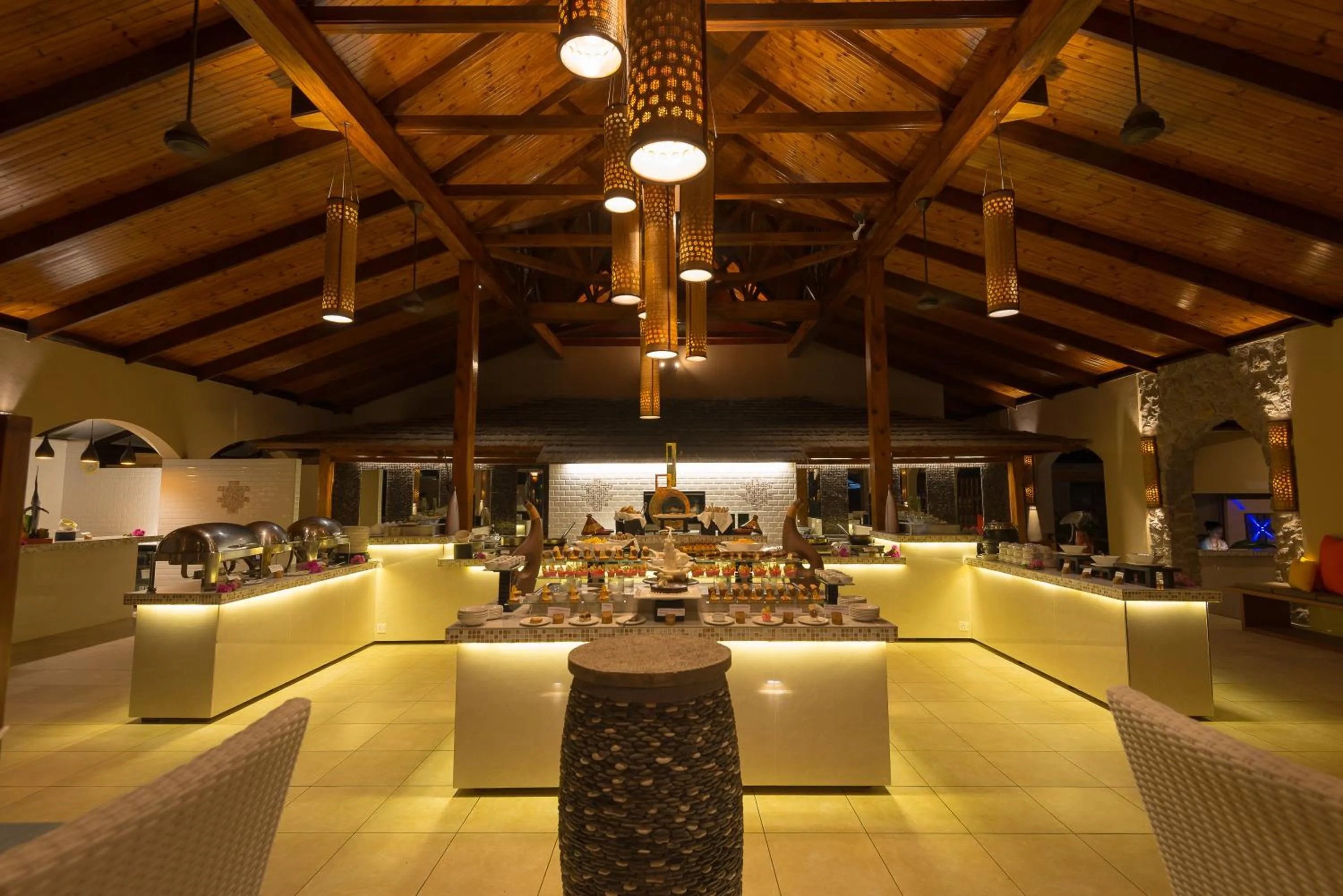 Restaurant/places to eat in Coco de Mer Hotel and Black Parrot Suites