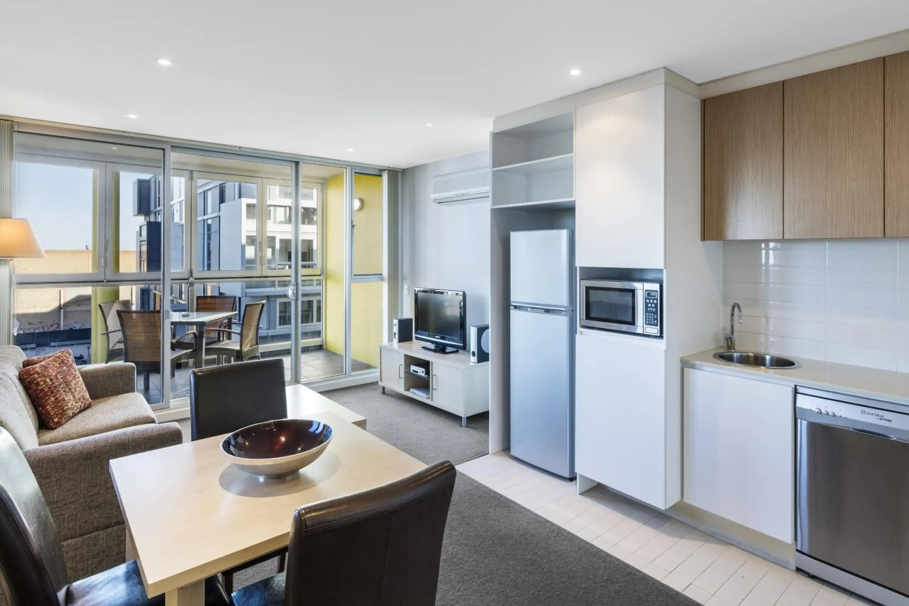TV and multimedia, Kitchen/Kitchenette in iStay Precinct Adelaide