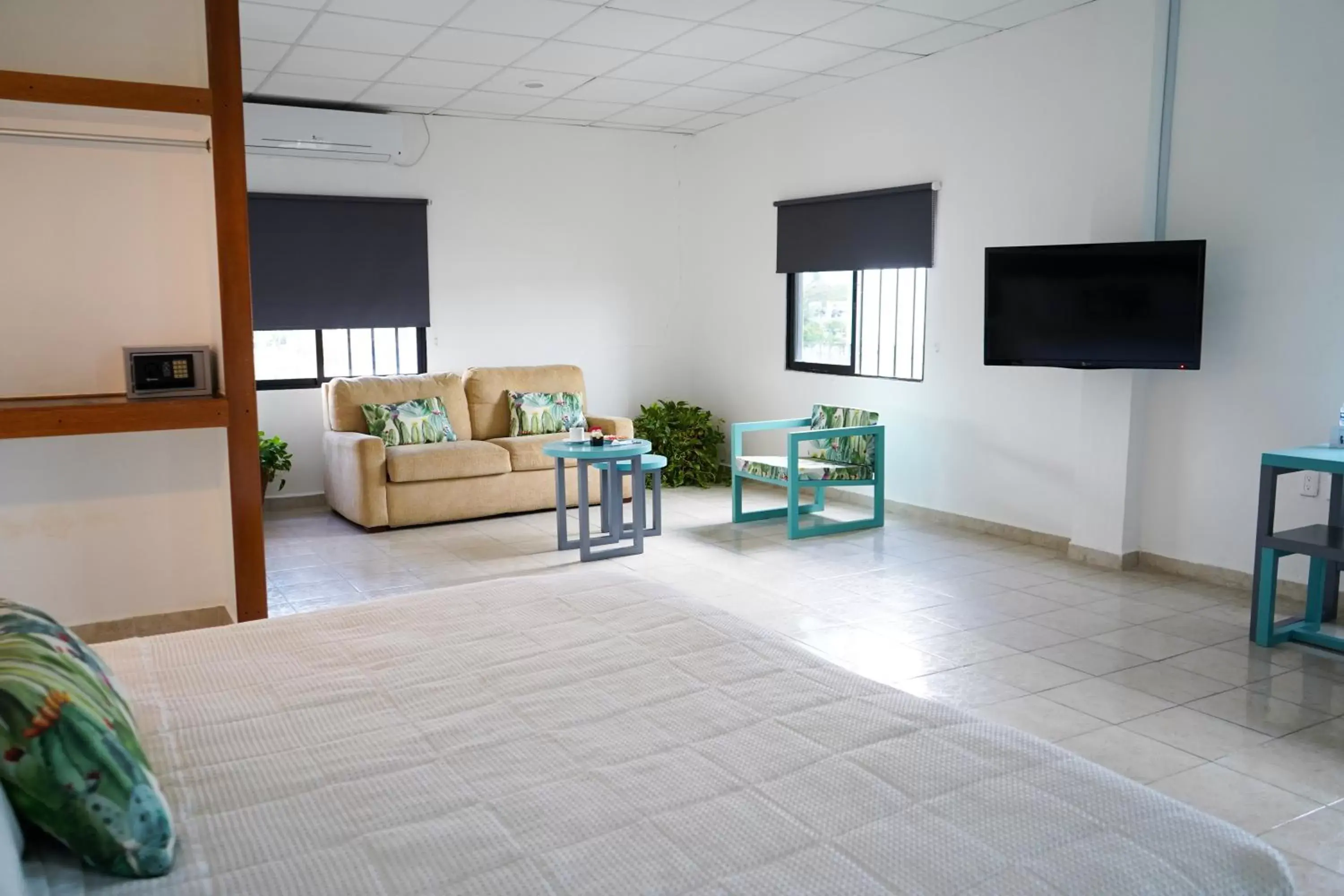 TV/Entertainment Center in Hotel & Suites Arges - Centro Chetumal