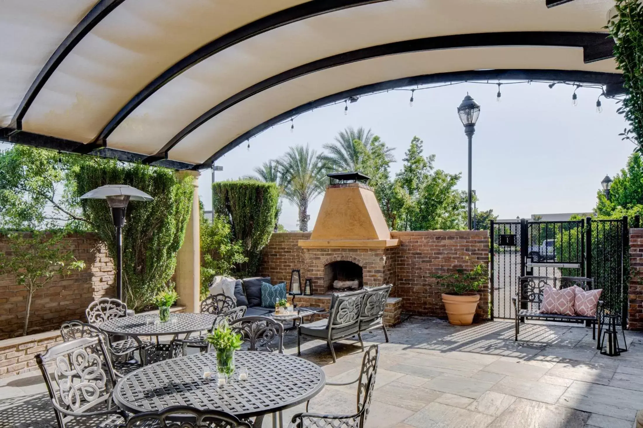 Patio, BBQ Facilities in Ayres Hotel & Spa Moreno Valley/Riverside