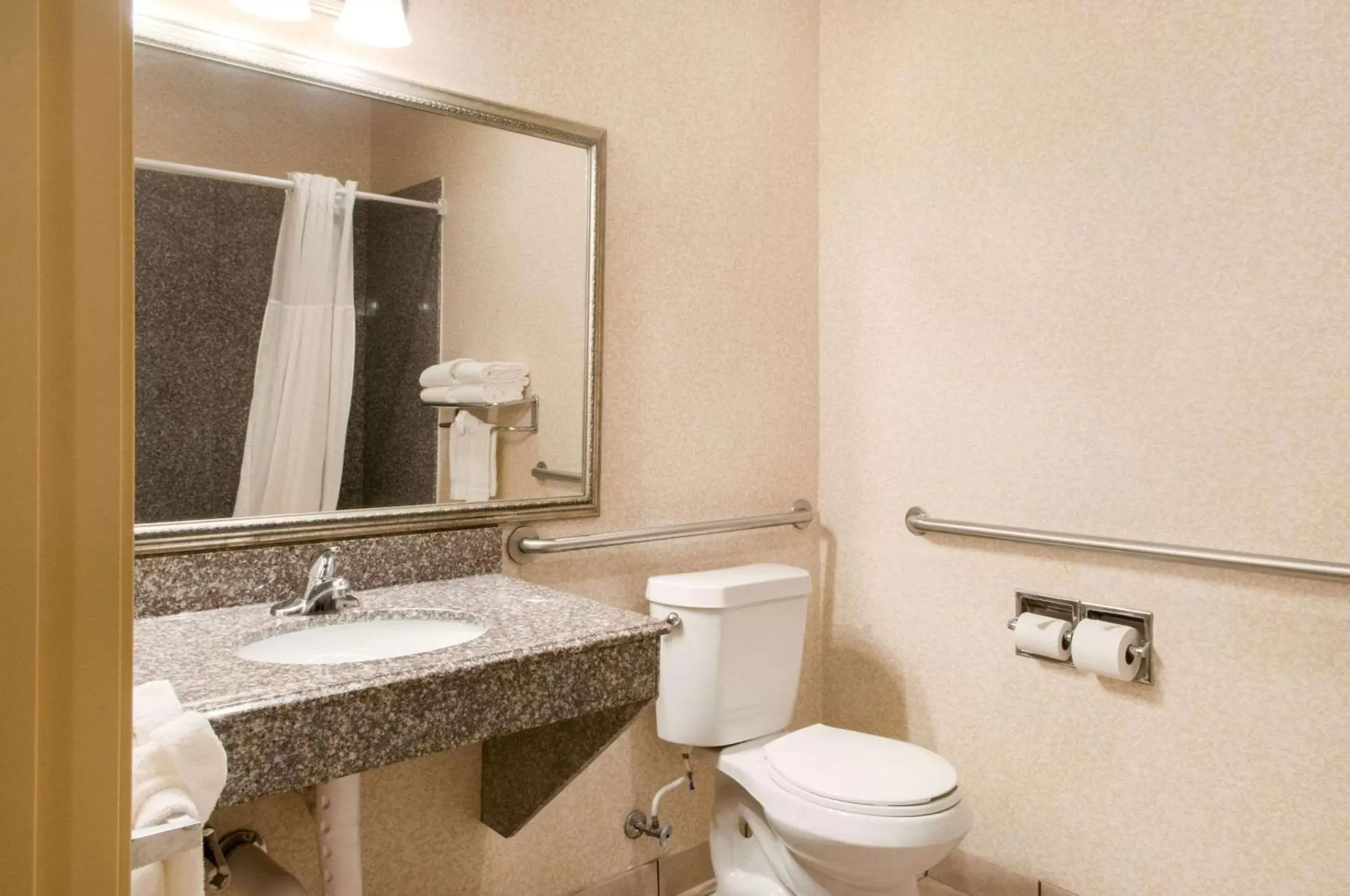 Bathroom in Quality Inn & Suites Houma