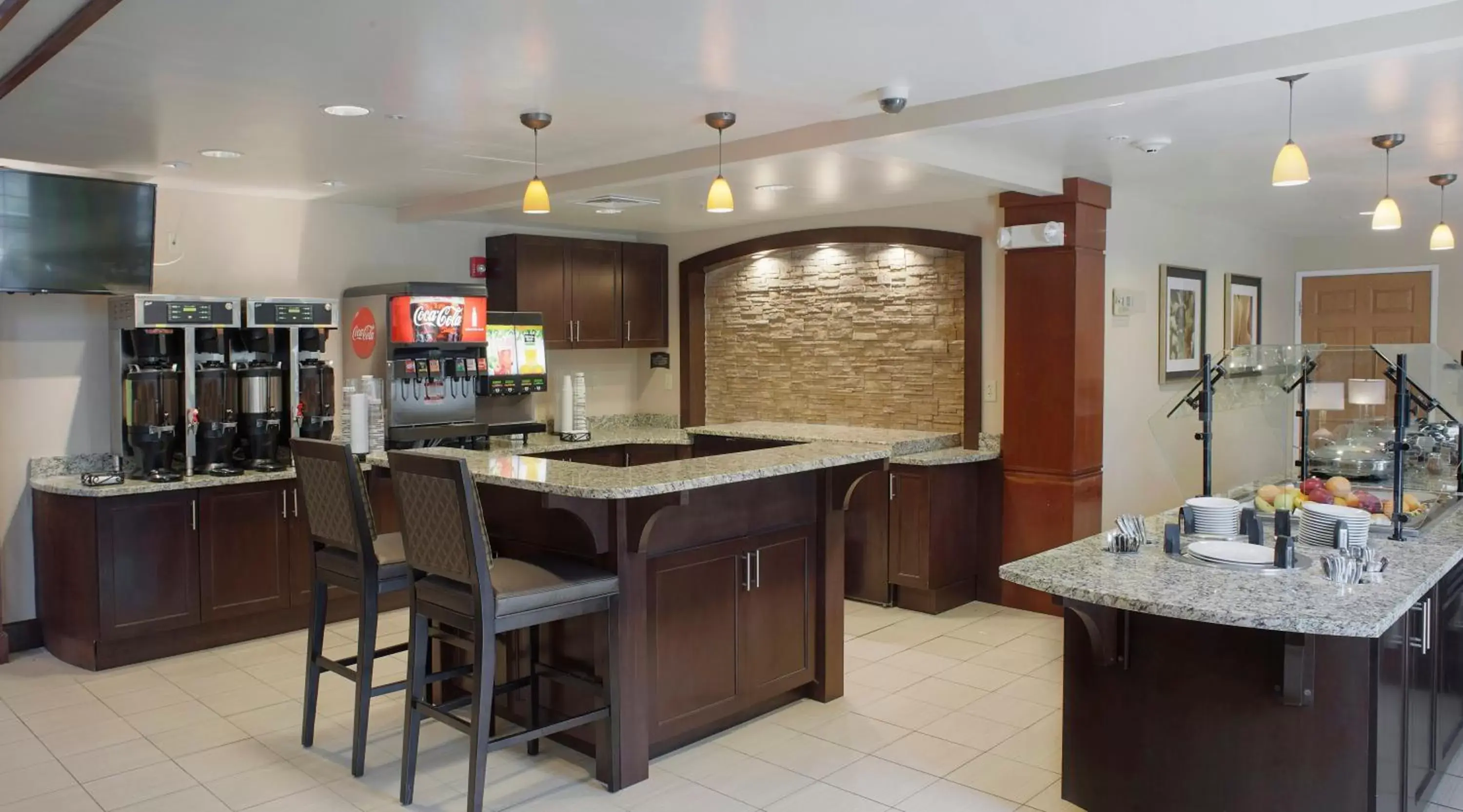Restaurant/places to eat in Staybridge Suites Fayetteville, an IHG Hotel