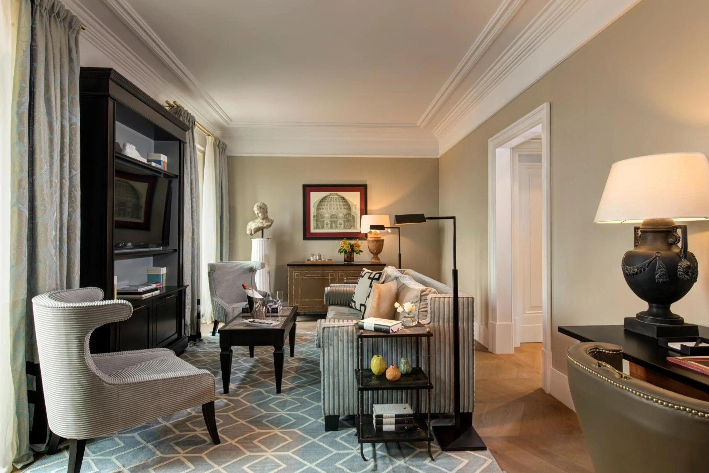 Living room in Rocco Forte Hotel De La Ville