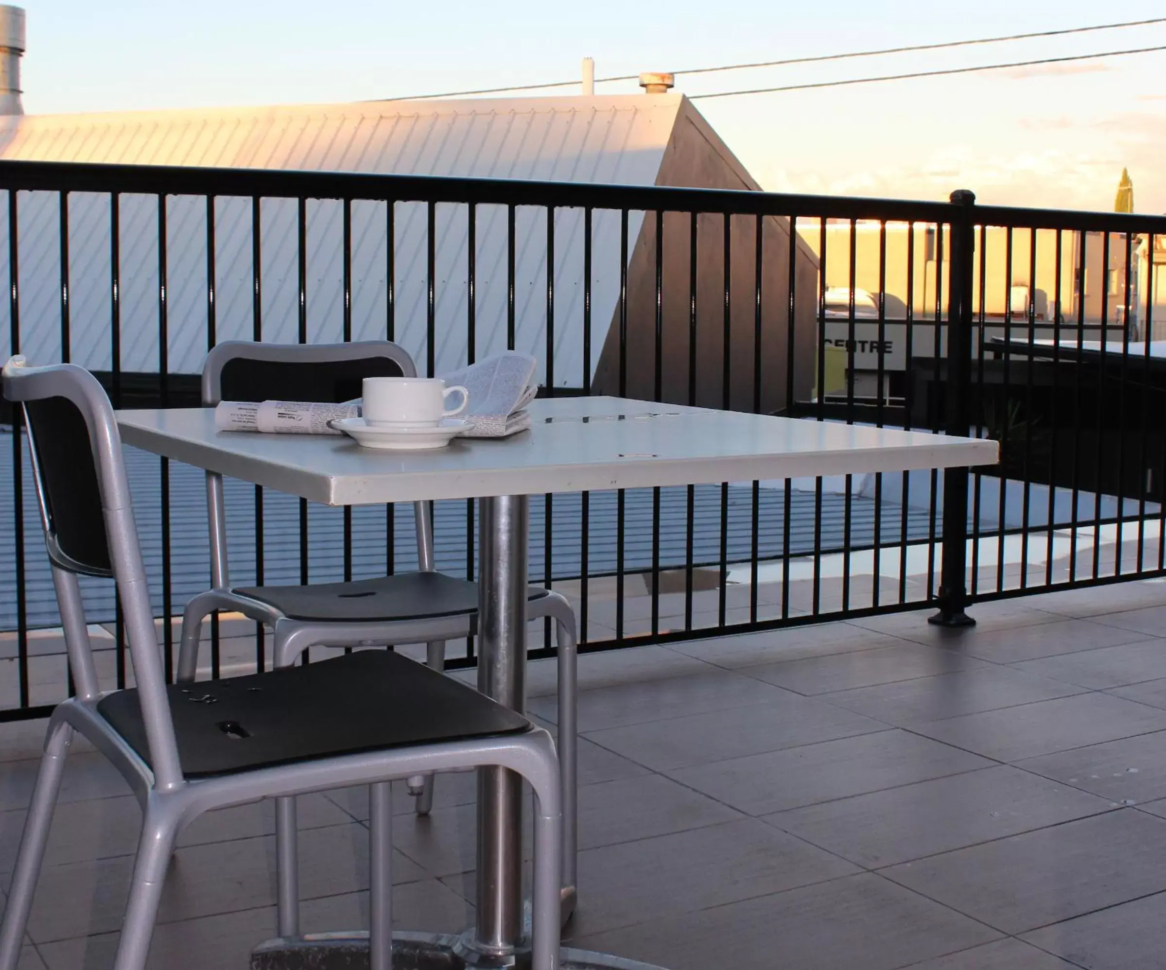 Seating area, Balcony/Terrace in The Premier Hotel Broadmeadow