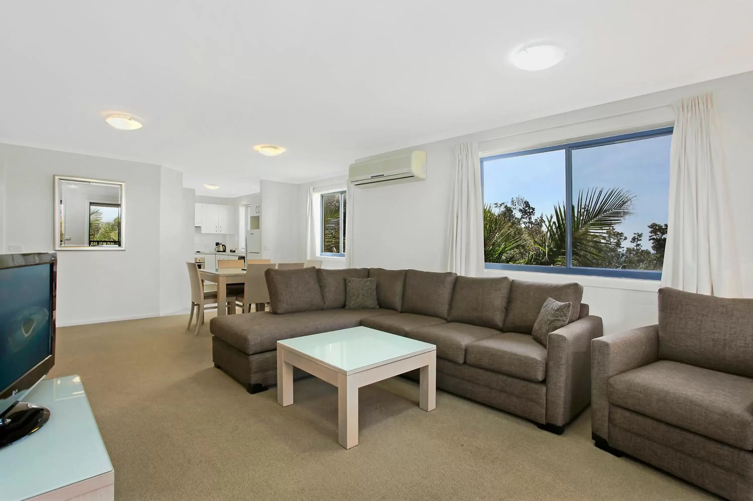 Living room, Seating Area in South Pacific Apartments