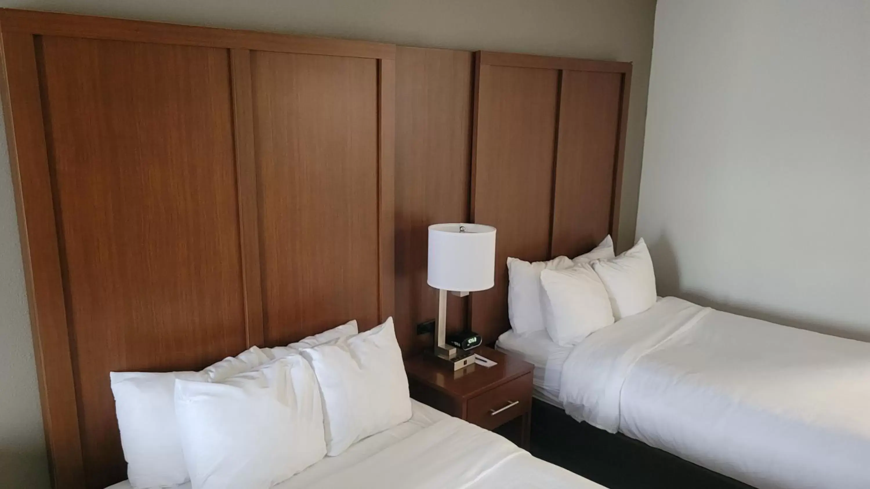 Bed in Comfort Suites Cumming-Atlanta near Northside Hospital Forsyth