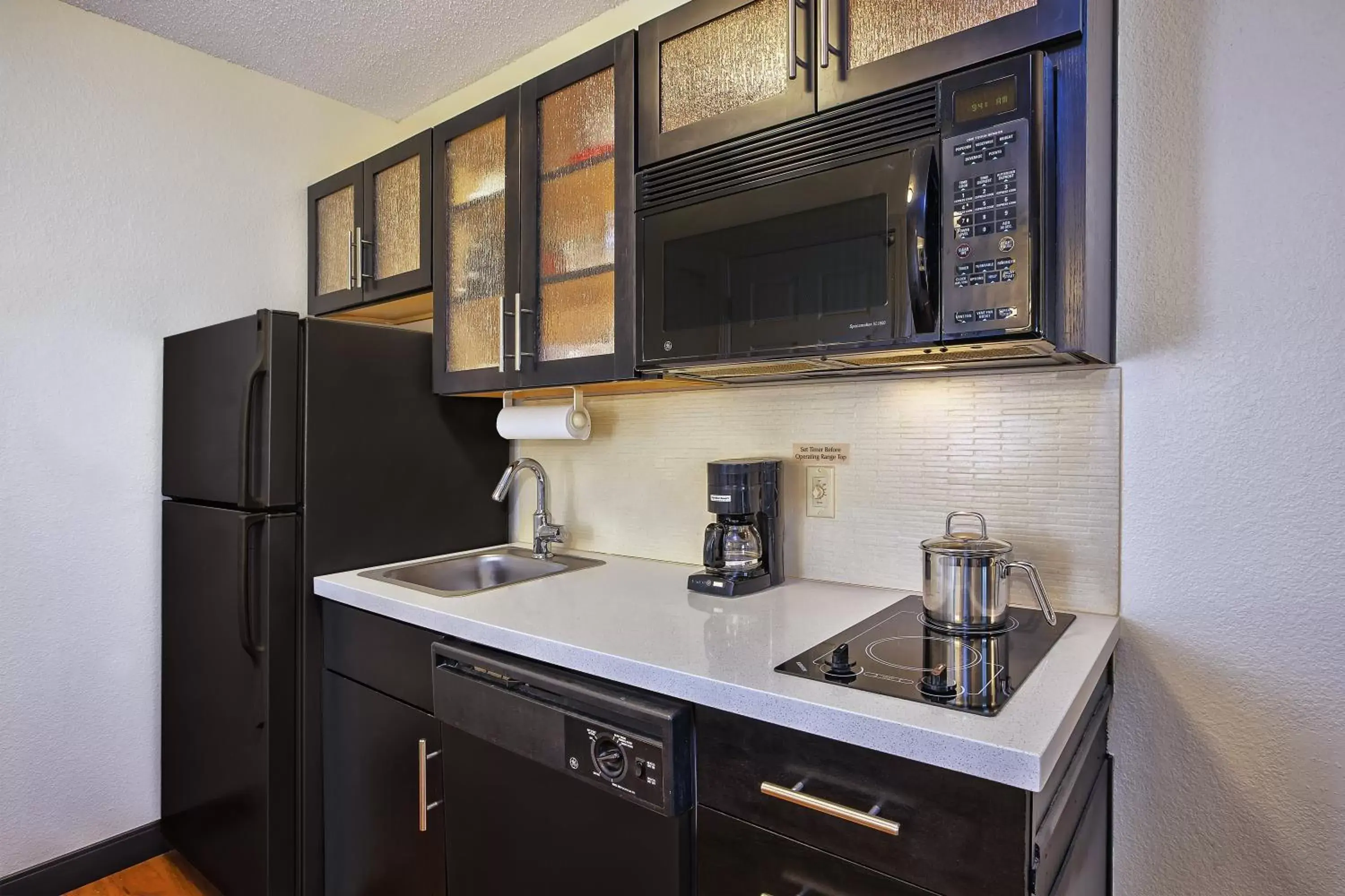 Photo of the whole room, Kitchen/Kitchenette in Candlewood Suites Indianapolis Northeast, an IHG Hotel