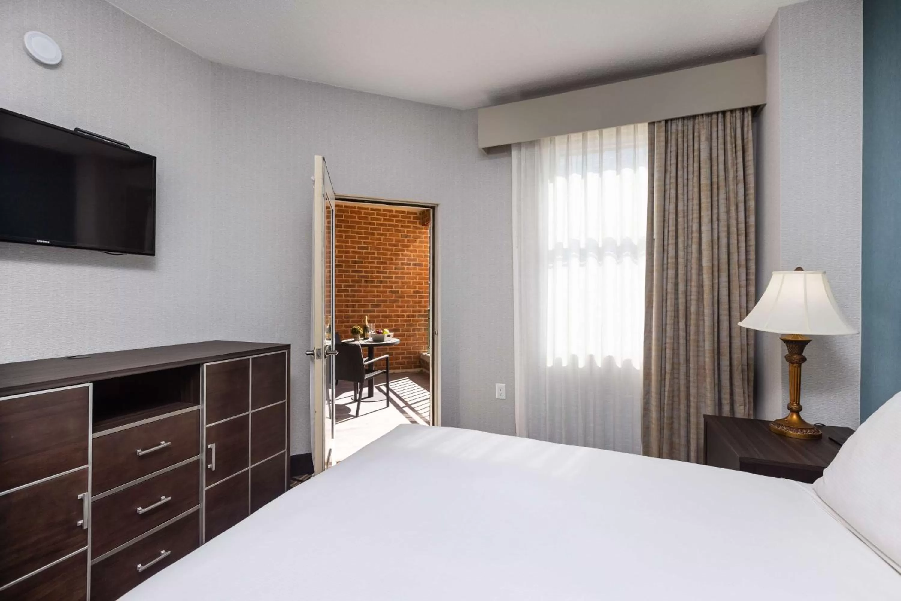 Bed in Inn at the Colonnade Baltimore - A DoubleTree by Hilton Hotel