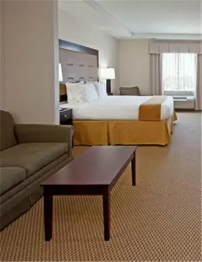 Bed in Holiday Inn Express Texas City, an IHG Hotel