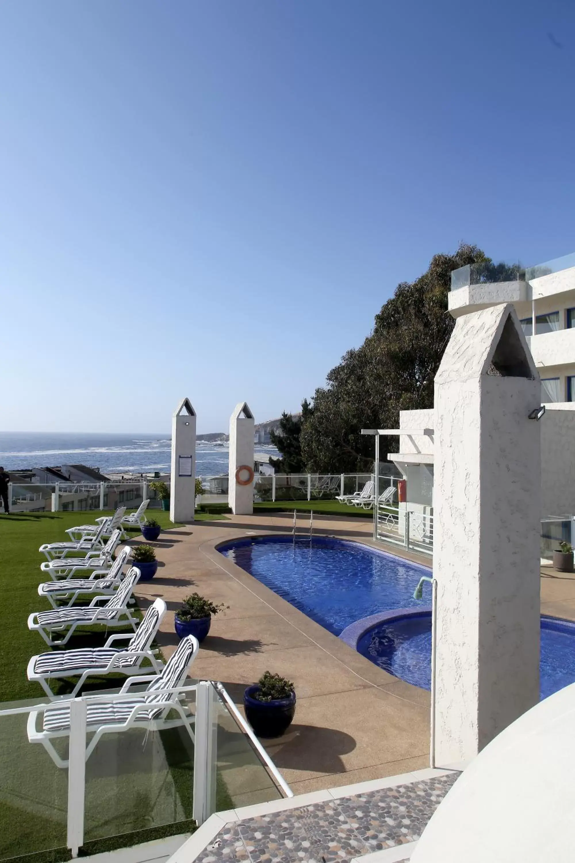 Balcony/Terrace, Swimming Pool in MR Mar Suites (ex Neruda Mar Suites)