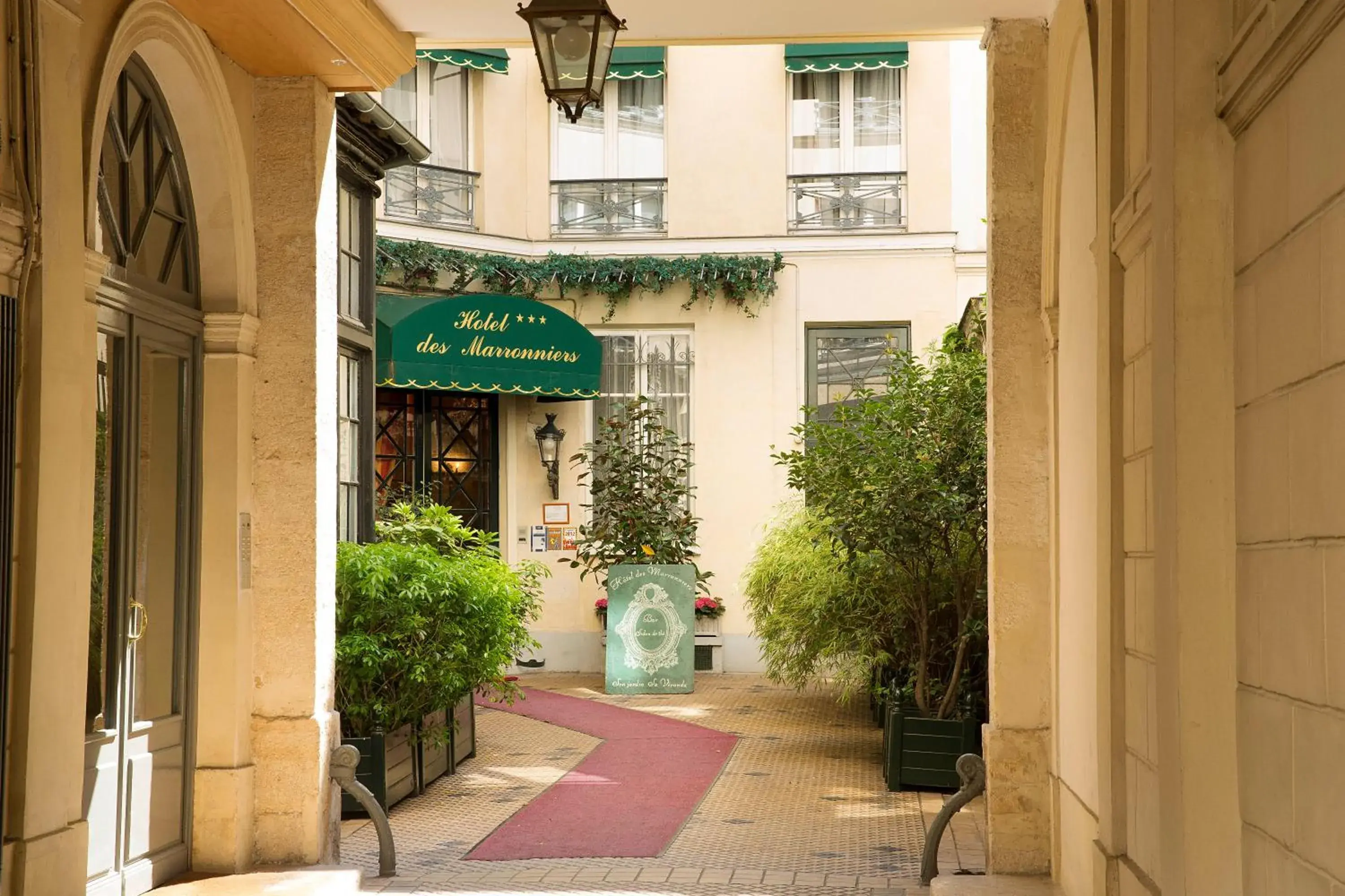 Facade/entrance in Hotel Des Marronniers