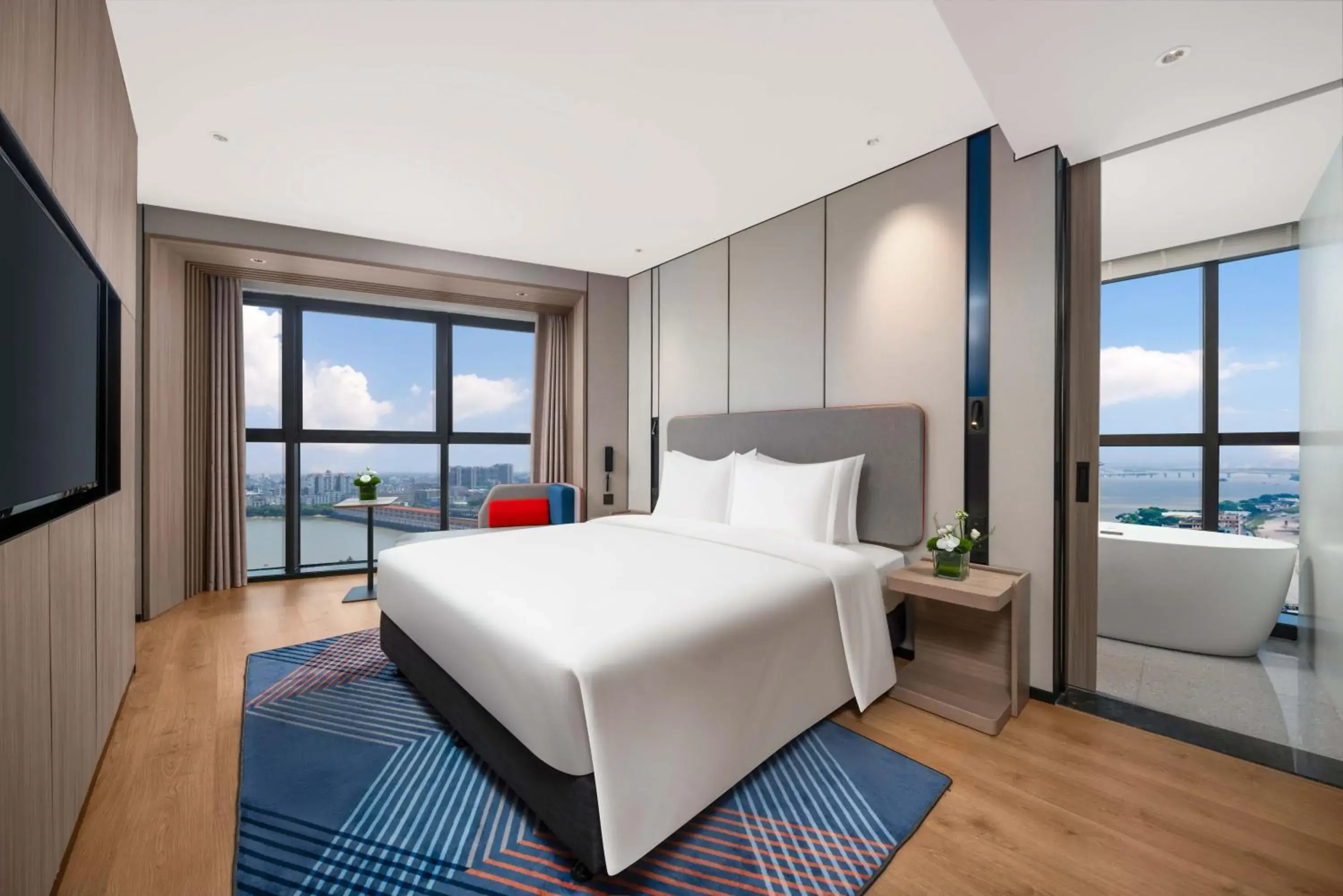 Bedroom, Sea View in Holiday Inn Express Shantou Chenghai