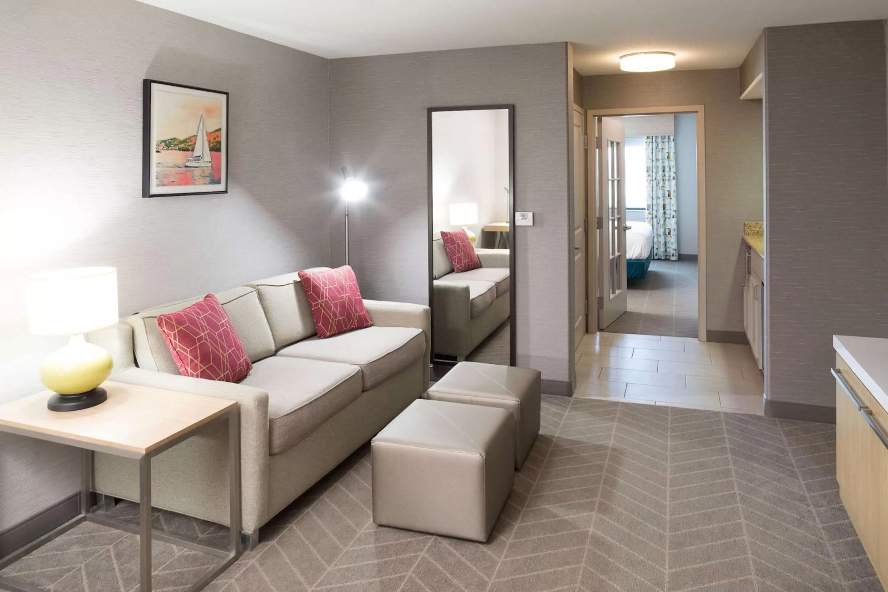 Living room, Bed in Hilton Garden Inn Sioux City Riverfront