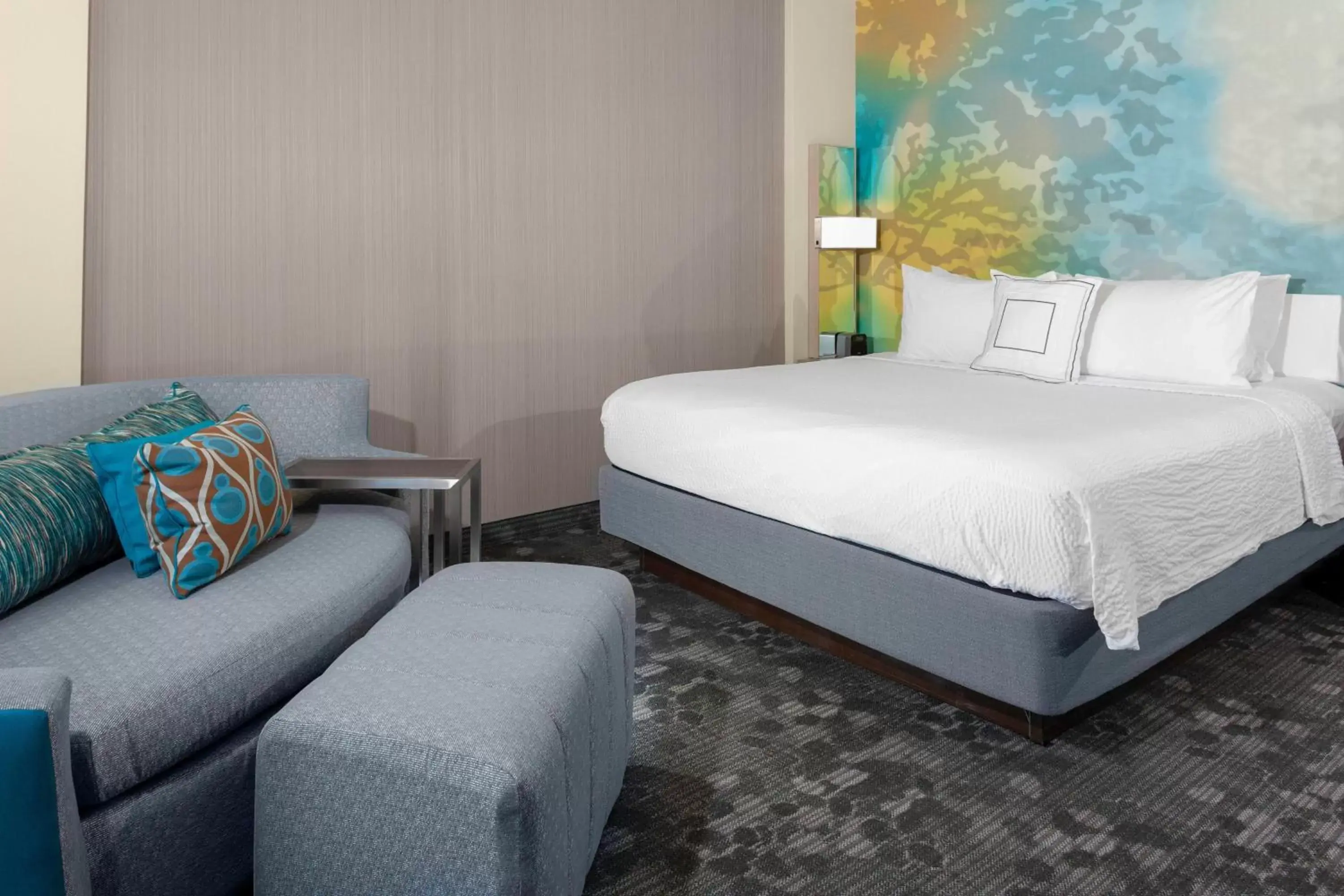 Photo of the whole room, Bed in Courtyard by Marriott St. Louis West County