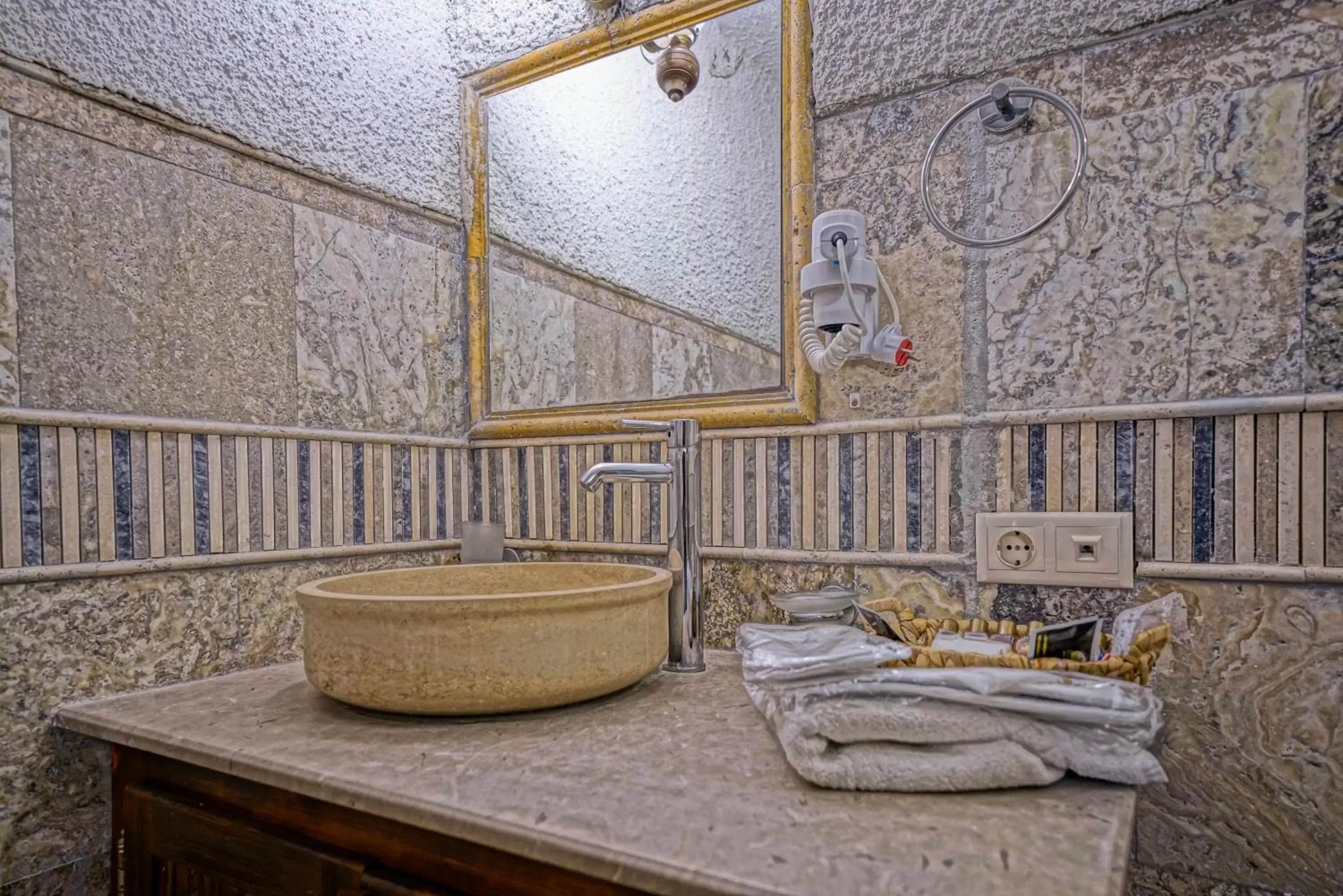 Bathroom in Maccan Cave Hotel