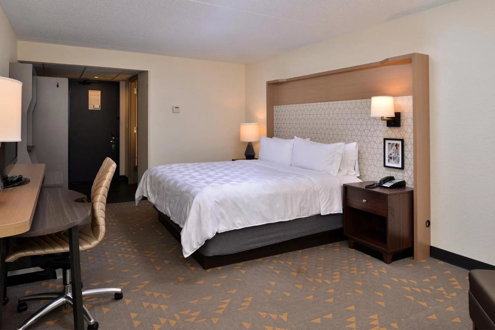 Photo of the whole room, Bed in Holiday Inn Hotel & Suites Overland Park-Convention Center by IHG